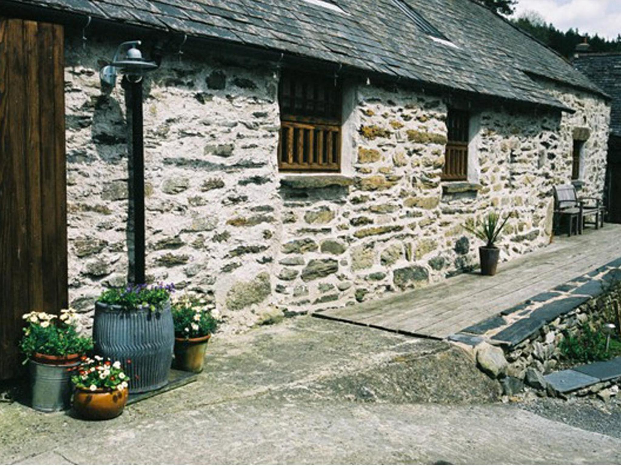 Plasglasgwm view 3