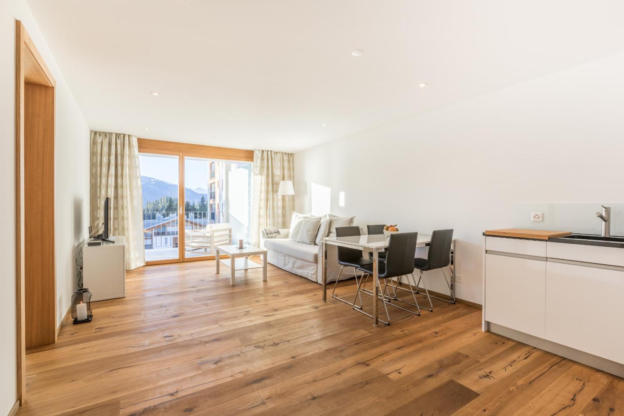 LAAX Homes - Taviarna Laax 4,5 view 3
