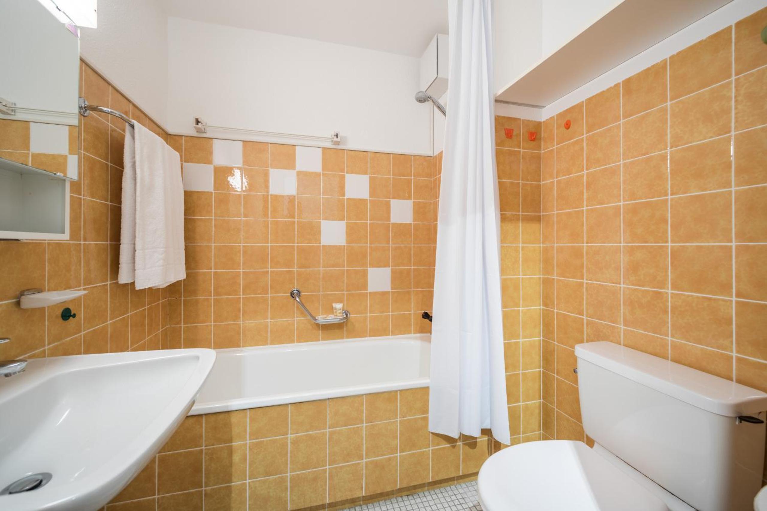 LAAX Homes - Val Signina 2-9 view 5
