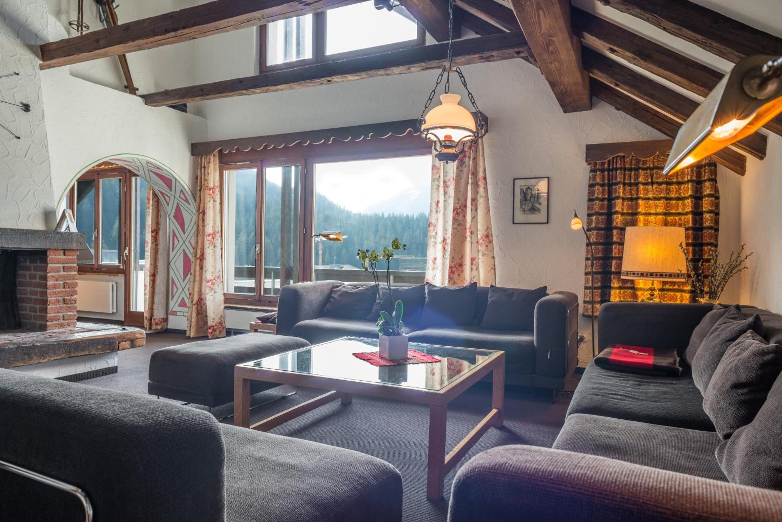 LAAX Homes - Val Signina 8-18