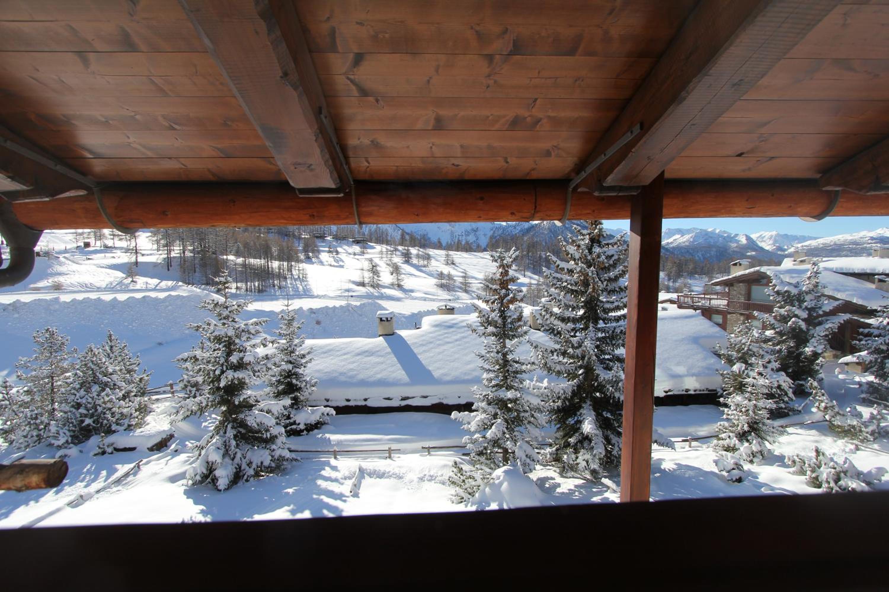 Hostdomus - Imperial Chalet view 3