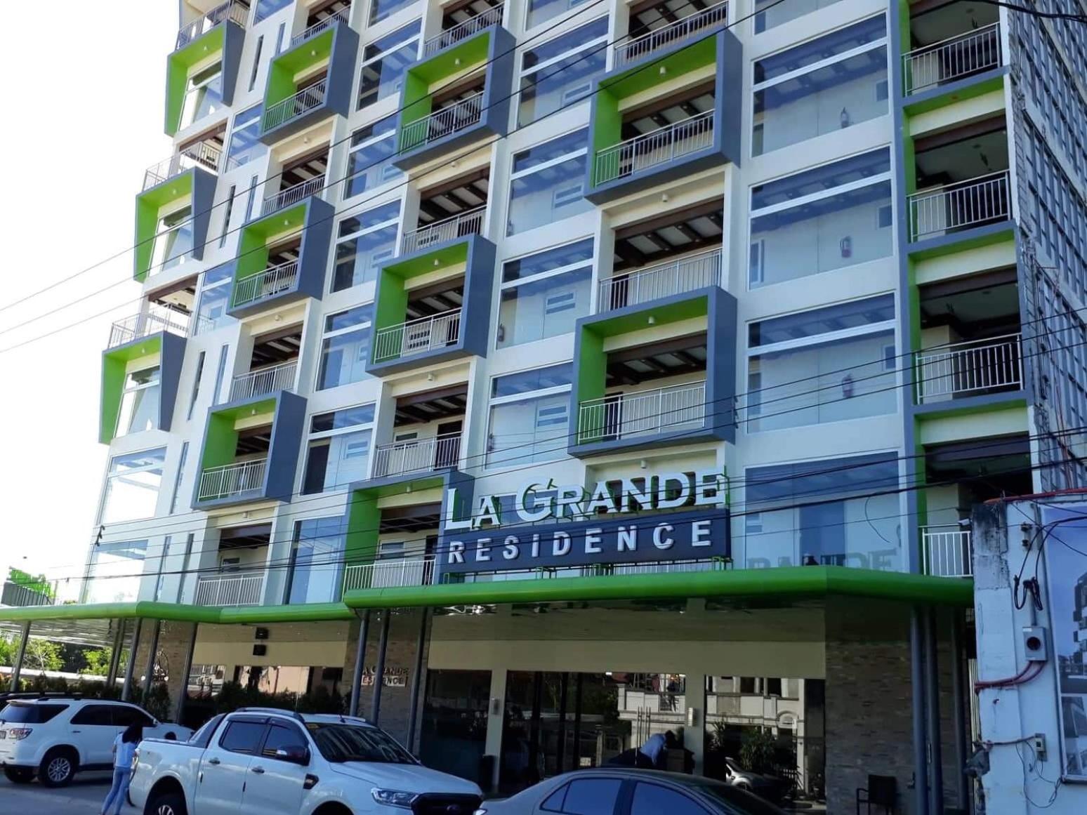 Stunning new condo in exclusive La Grande resort