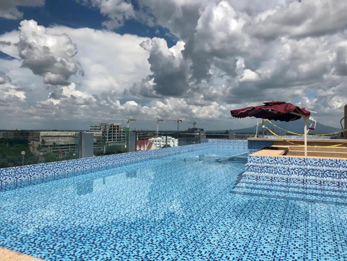 Stunning new condo in exclusive La Grande resort
