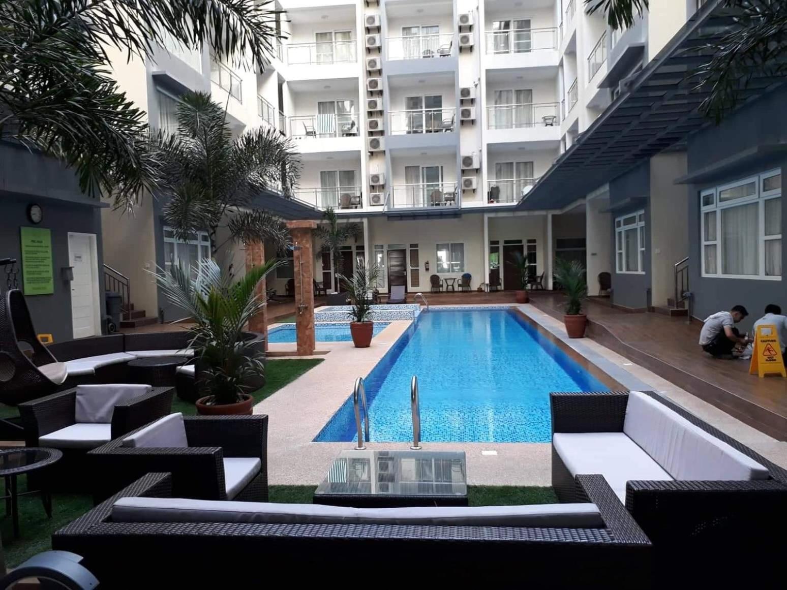 Stunning new condo in exclusive La Grande resort