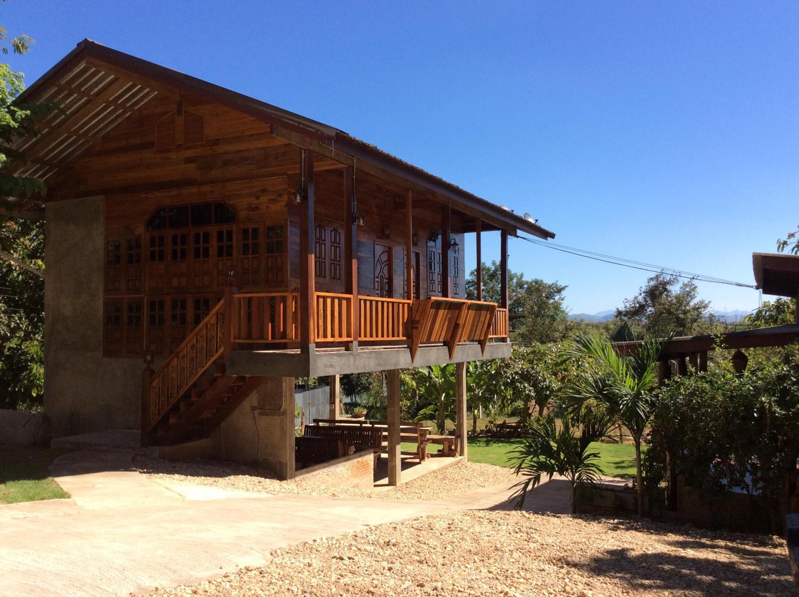 Settee Homestay
