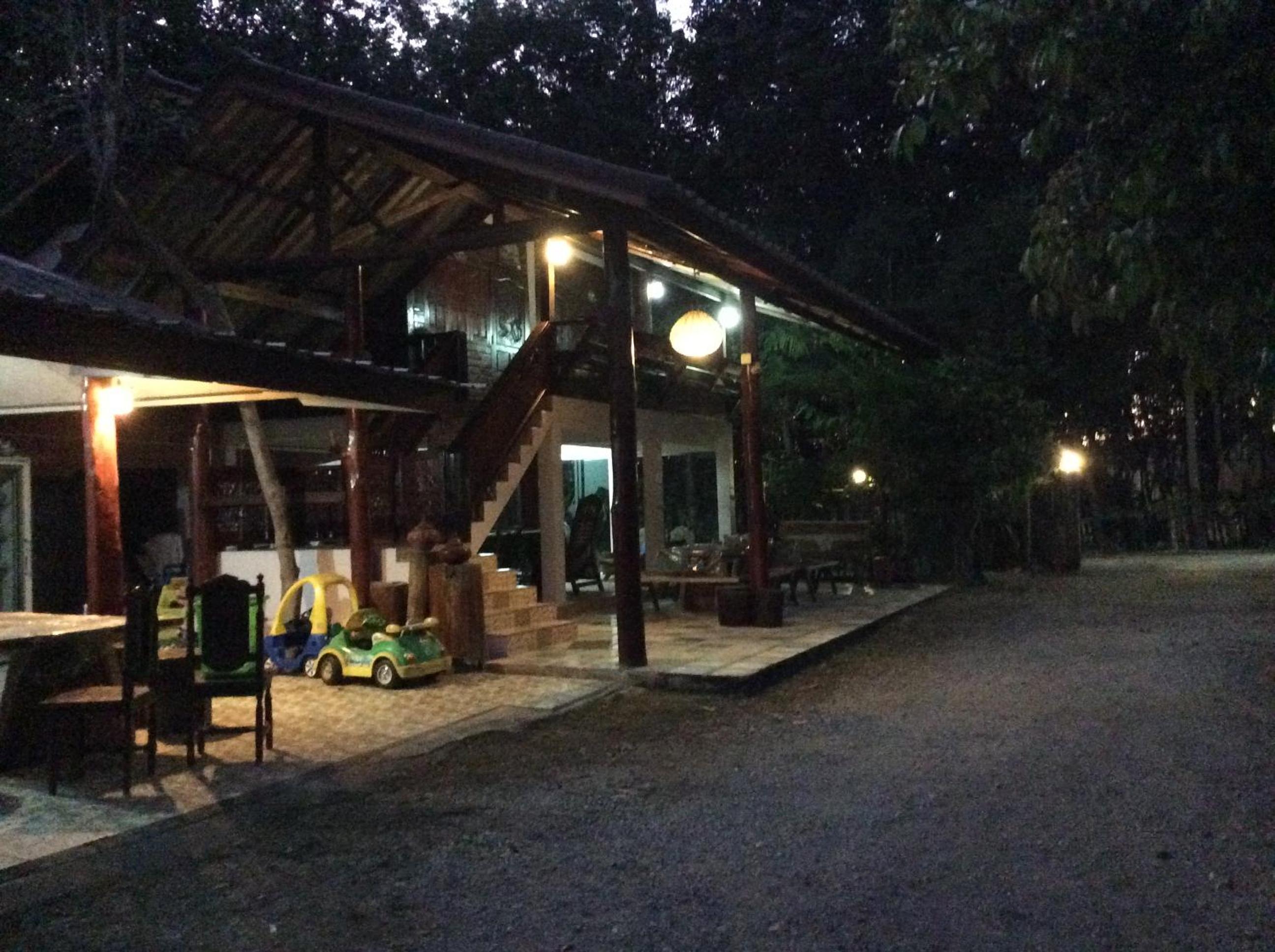 Settee Homestay