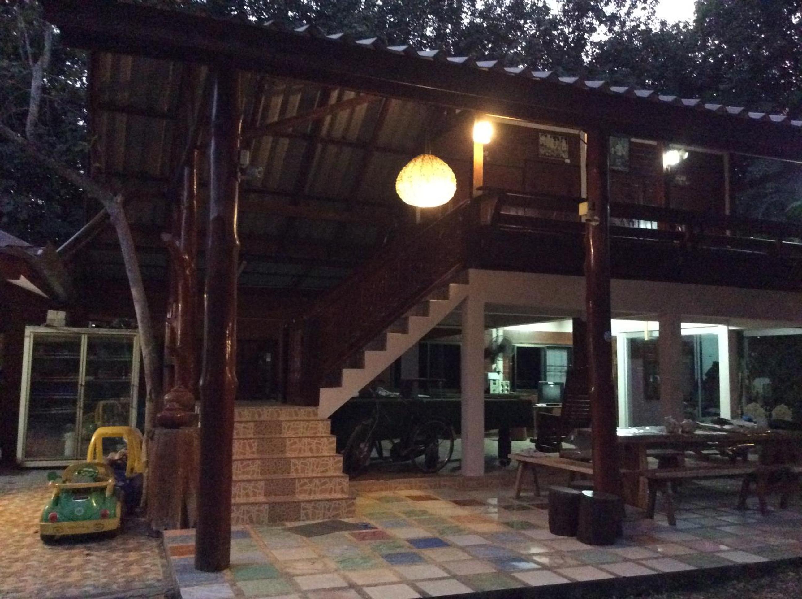 Settee Homestay