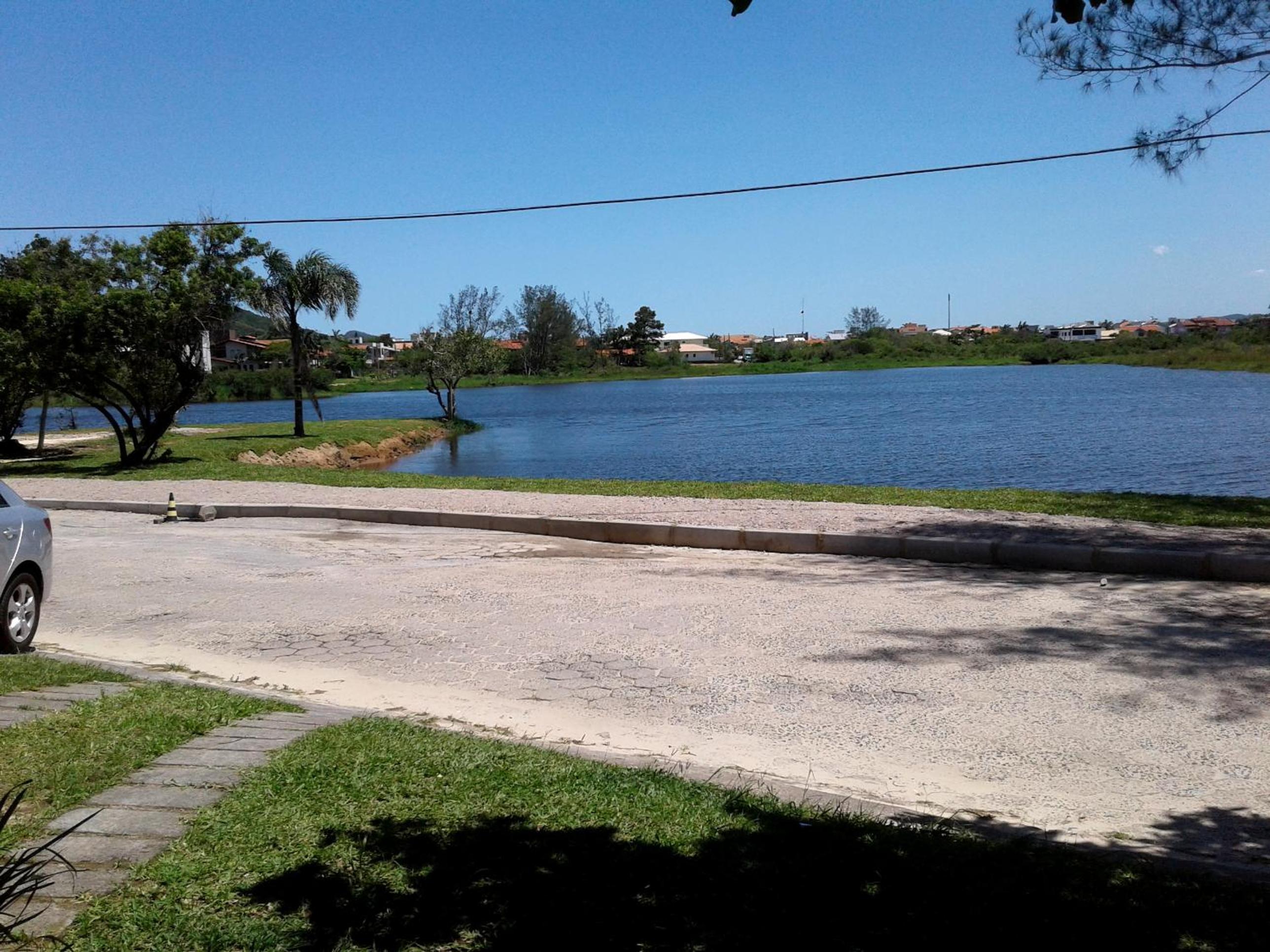 Sobrado perto da Praia de Frente para Lagoa - Garopaba