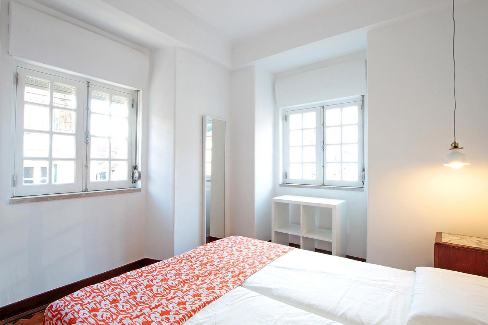 BL Lovely & Cosy 3BR Flat on Iconic Bica Street with River View view 5