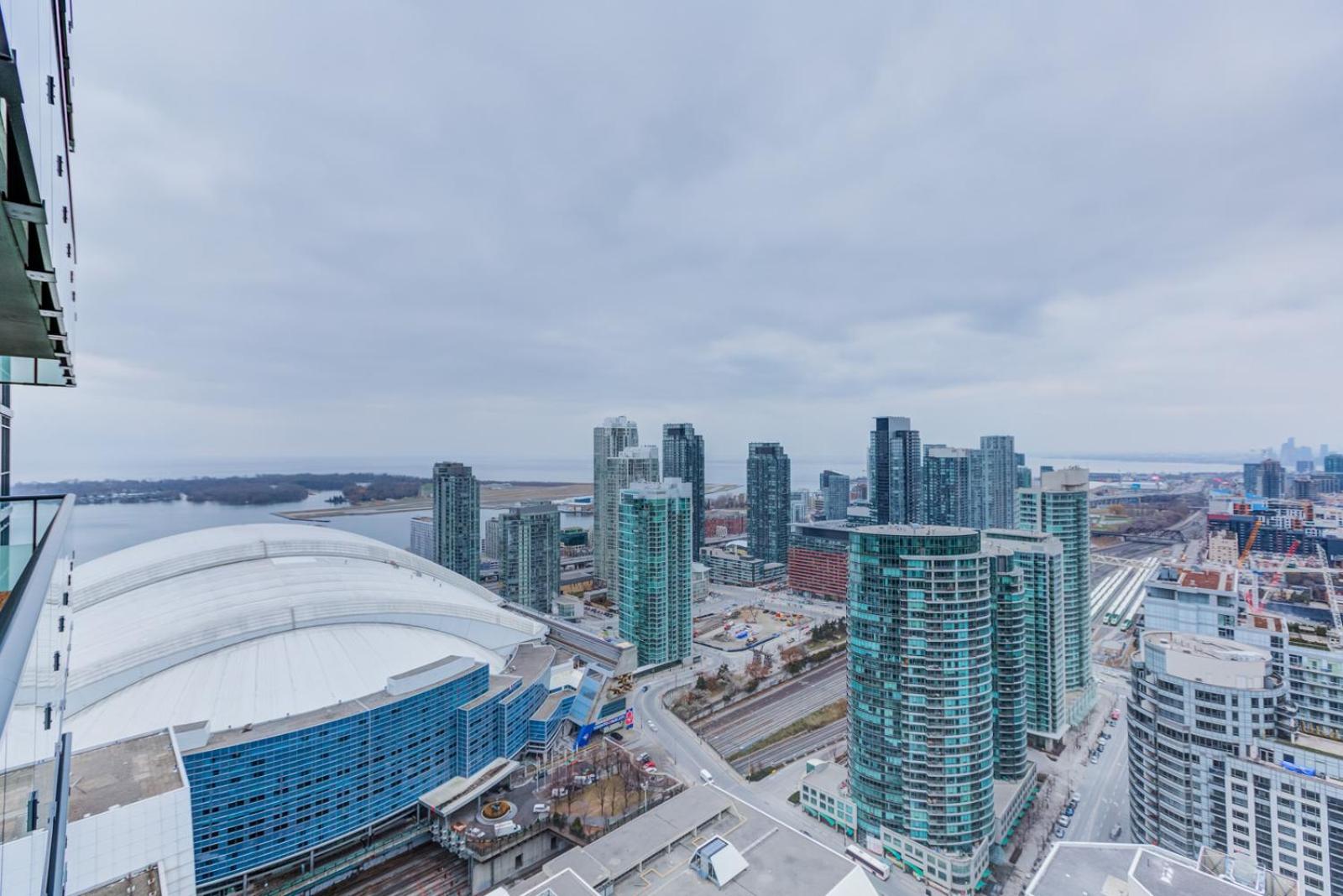 Chol Furnished Suites 2 Bedrooms Downtown Toronto Million Dollar CN Tower View MTCC Rogers Centre Blue Jays TIFF Free Parking