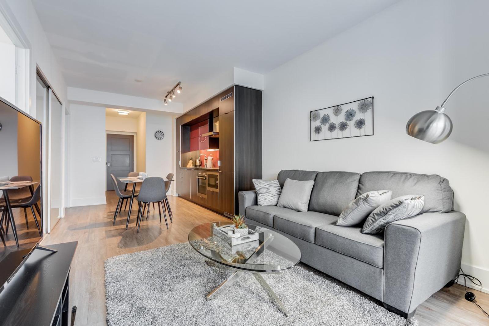 Chol Furnished Suites 2 Bedrooms Downtown Toronto Million Dollar CN Tower View MTCC Rogers Centre Blue Jays TIFF Free Parking