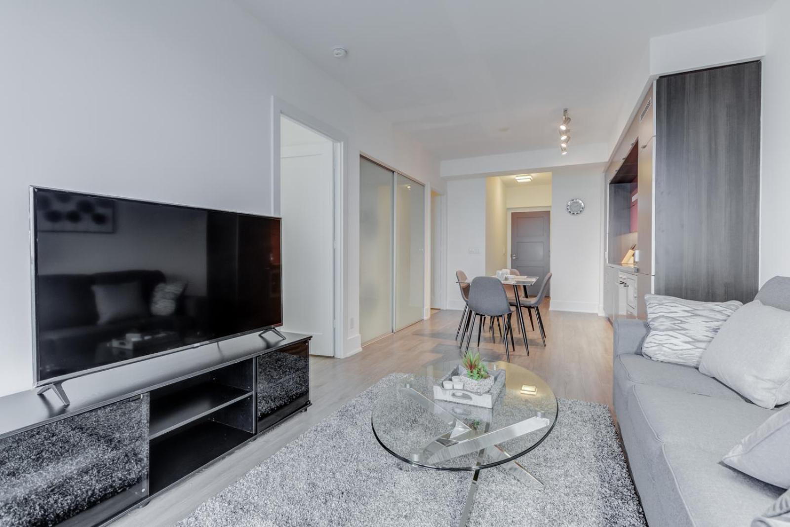 Chol Furnished Suites 2 Bedrooms Downtown Toronto Million Dollar CN Tower View MTCC Rogers Centre Blue Jays TIFF Free Parking