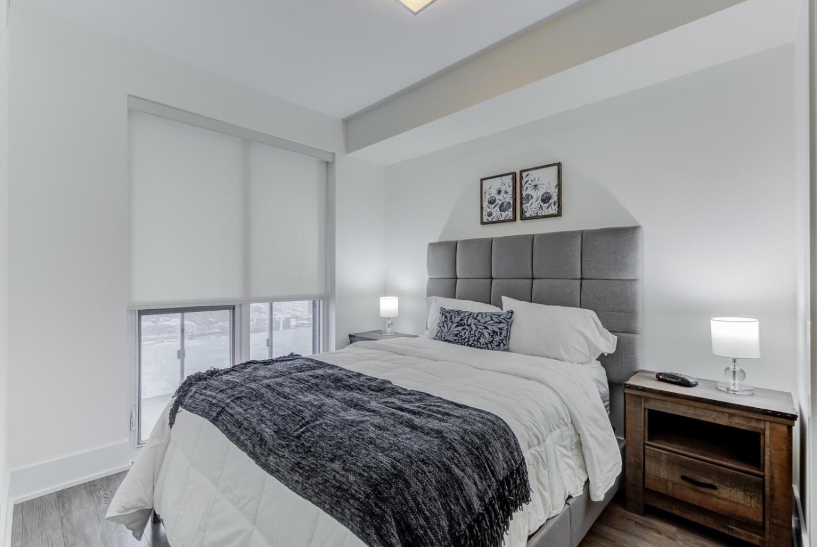 Chol Furnished Suites 2 Bedrooms Downtown Toronto Million Dollar CN Tower View MTCC Rogers Centre Blue Jays TIFF Free Parking