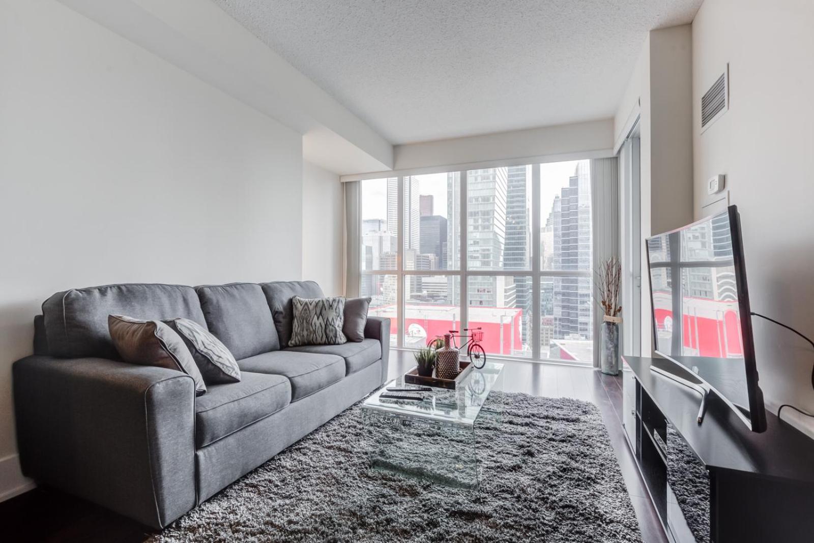 Chol Furnished Suites 2 Bedrooms Downtown Toronto Million Dollar CN Tower View MTCC Rogers Centre Blue Jays TIFF Free Parking