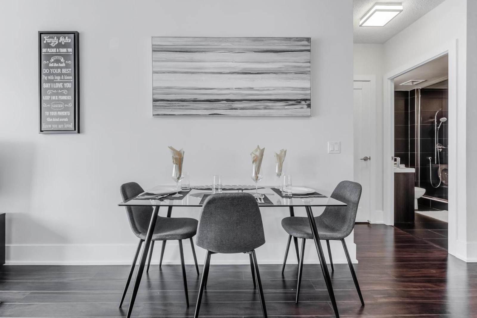 Chol Furnished Suites 2 Bedrooms Downtown Toronto Million Dollar CN Tower View MTCC Rogers Centre Blue Jays TIFF Free Parking
