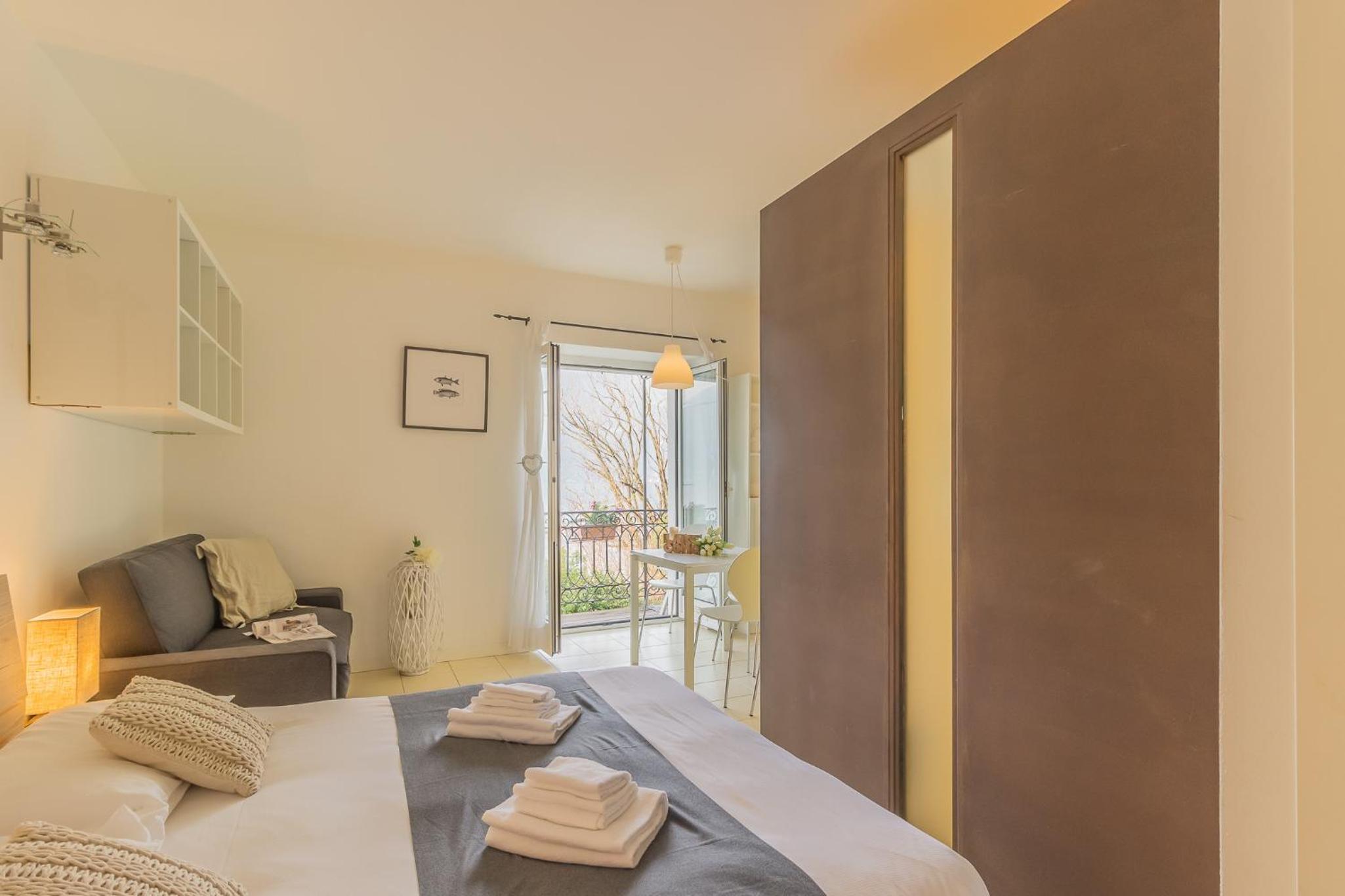 Casa Paola en Perledo — hotel room