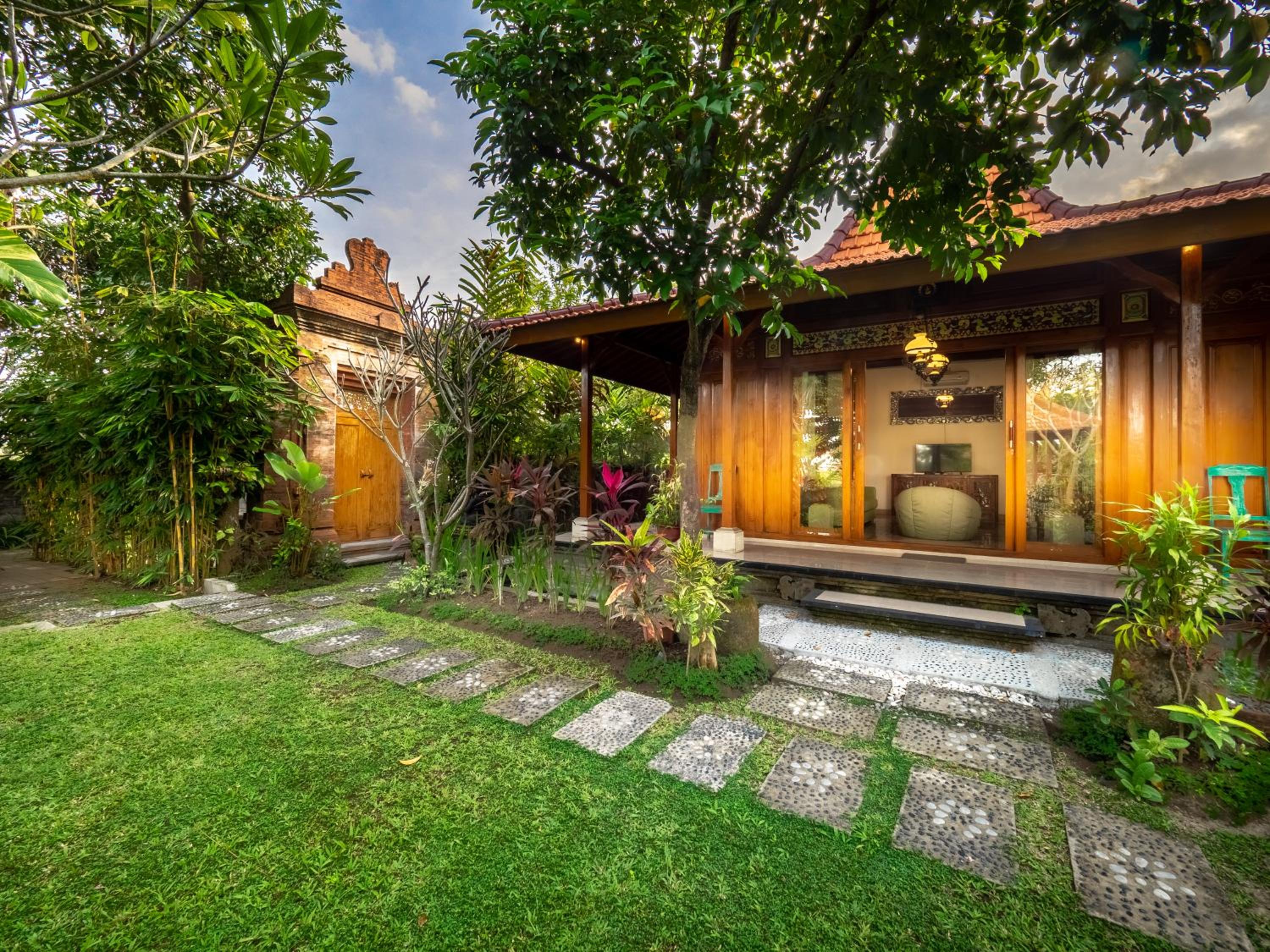 Tiis Garden Puri Villas view 4