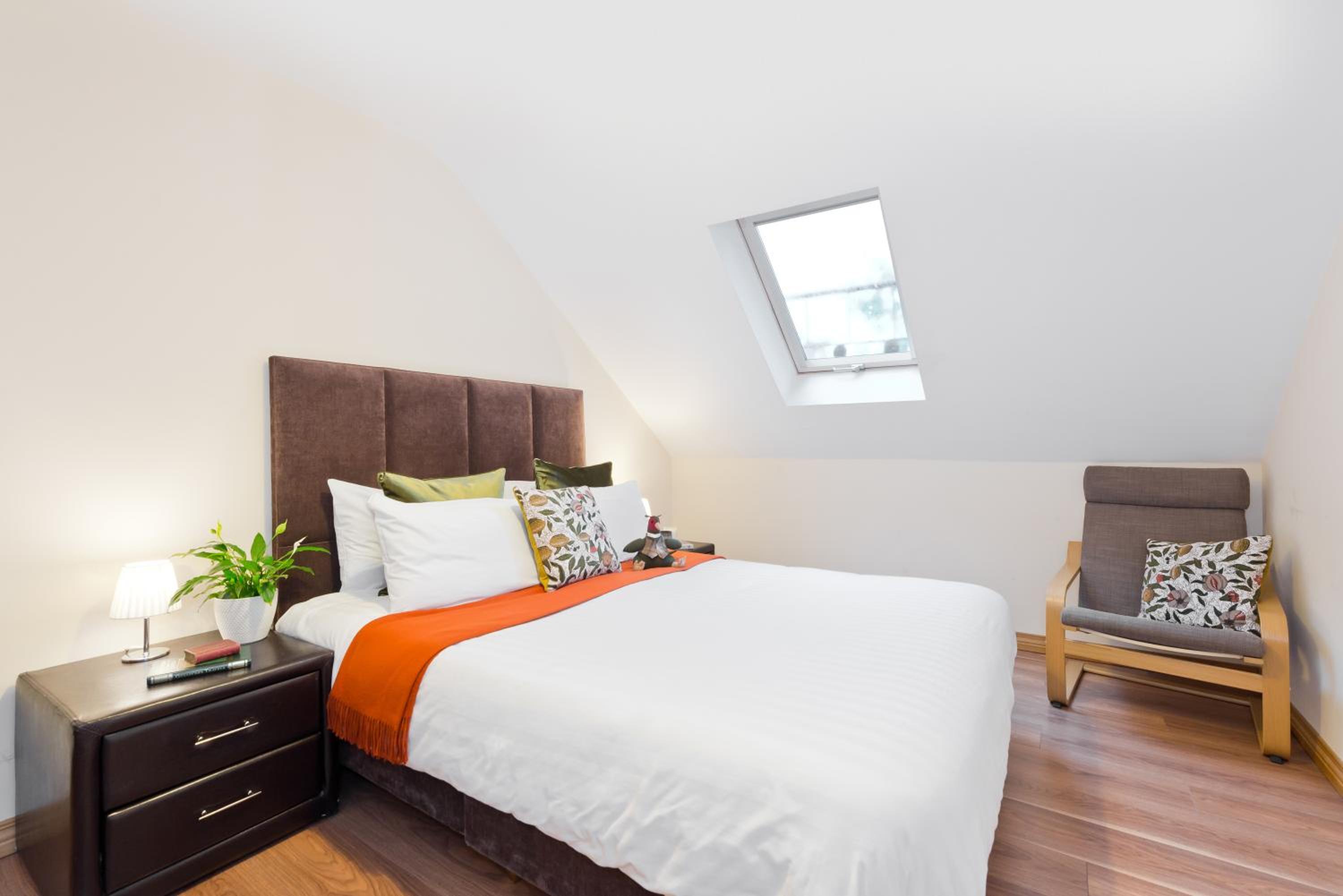 Five Lamps Suites