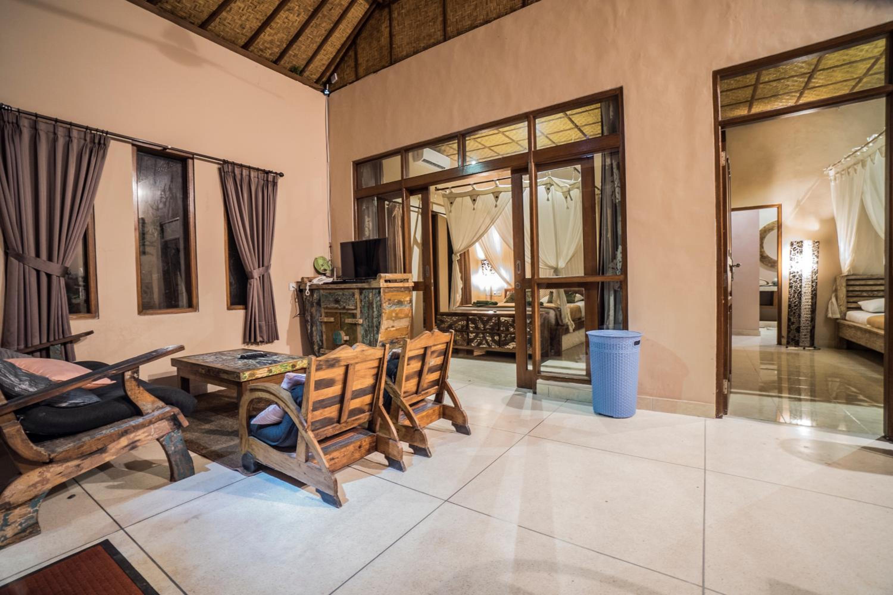 Gajah Biru Bungalows — photo 42