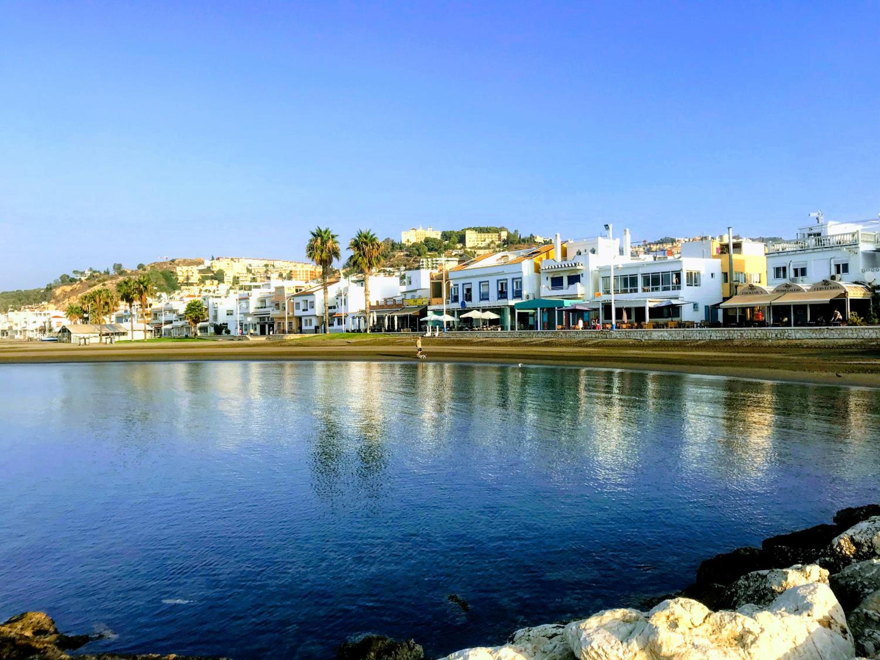 Malaga Beach House, 2 city bikes, 2 children's bikes, WiFi, BIG terrace, BBQ, Family, Childfriendly