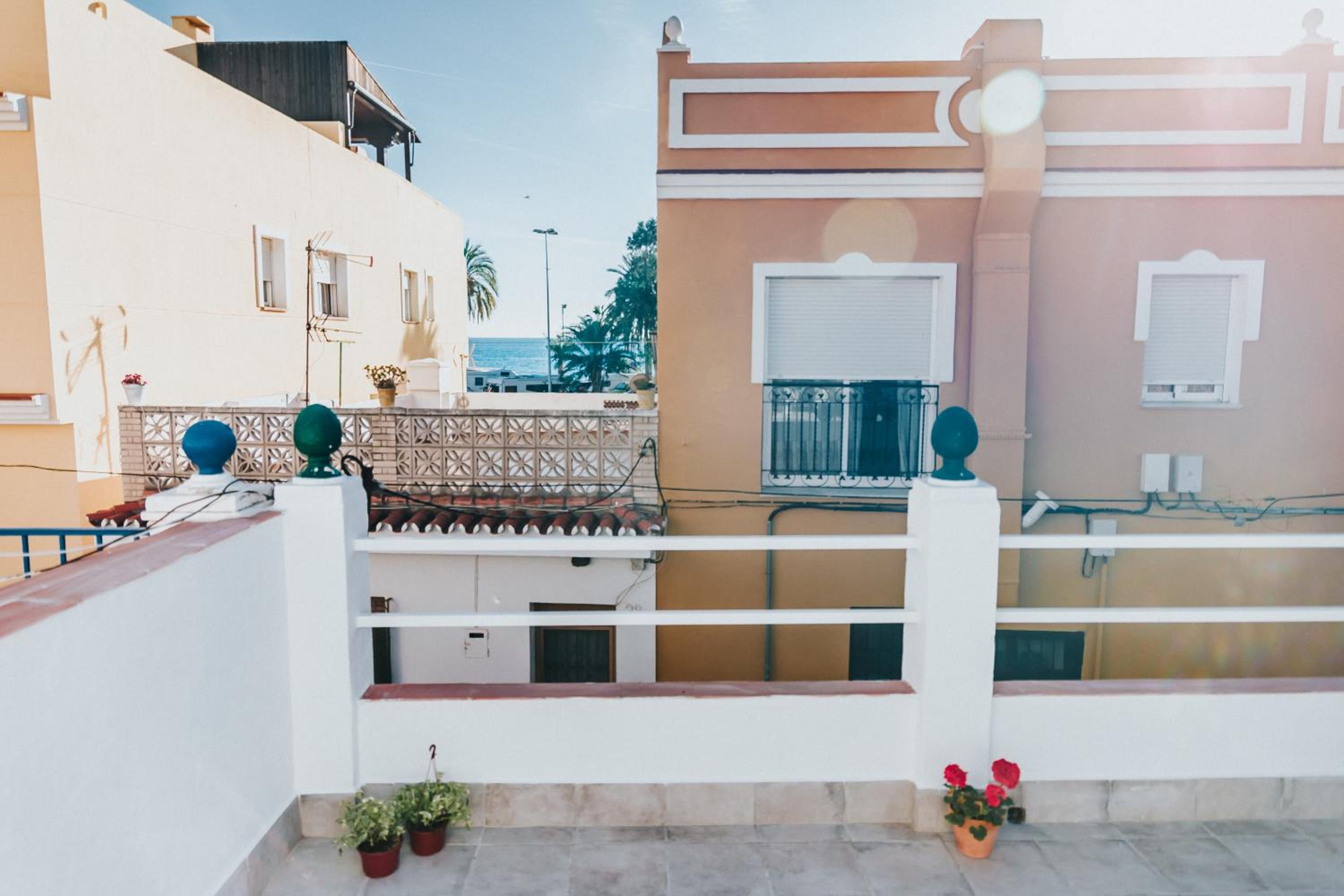 Malaga Beach House, 2 city bikes, 2 children's bikes, WiFi, BIG terrace, BBQ, Family, Childfriendly
