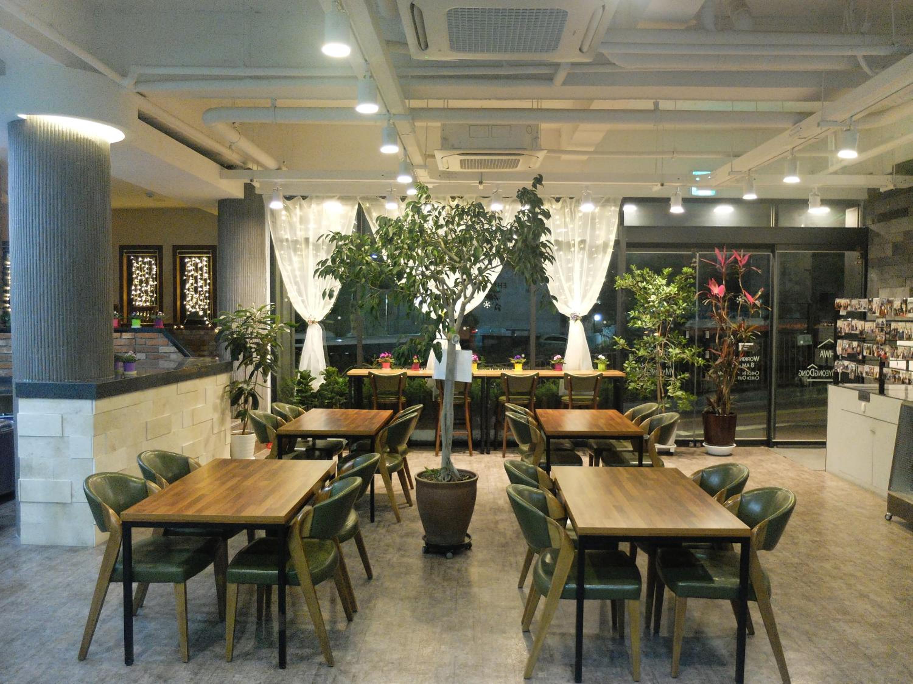 dining