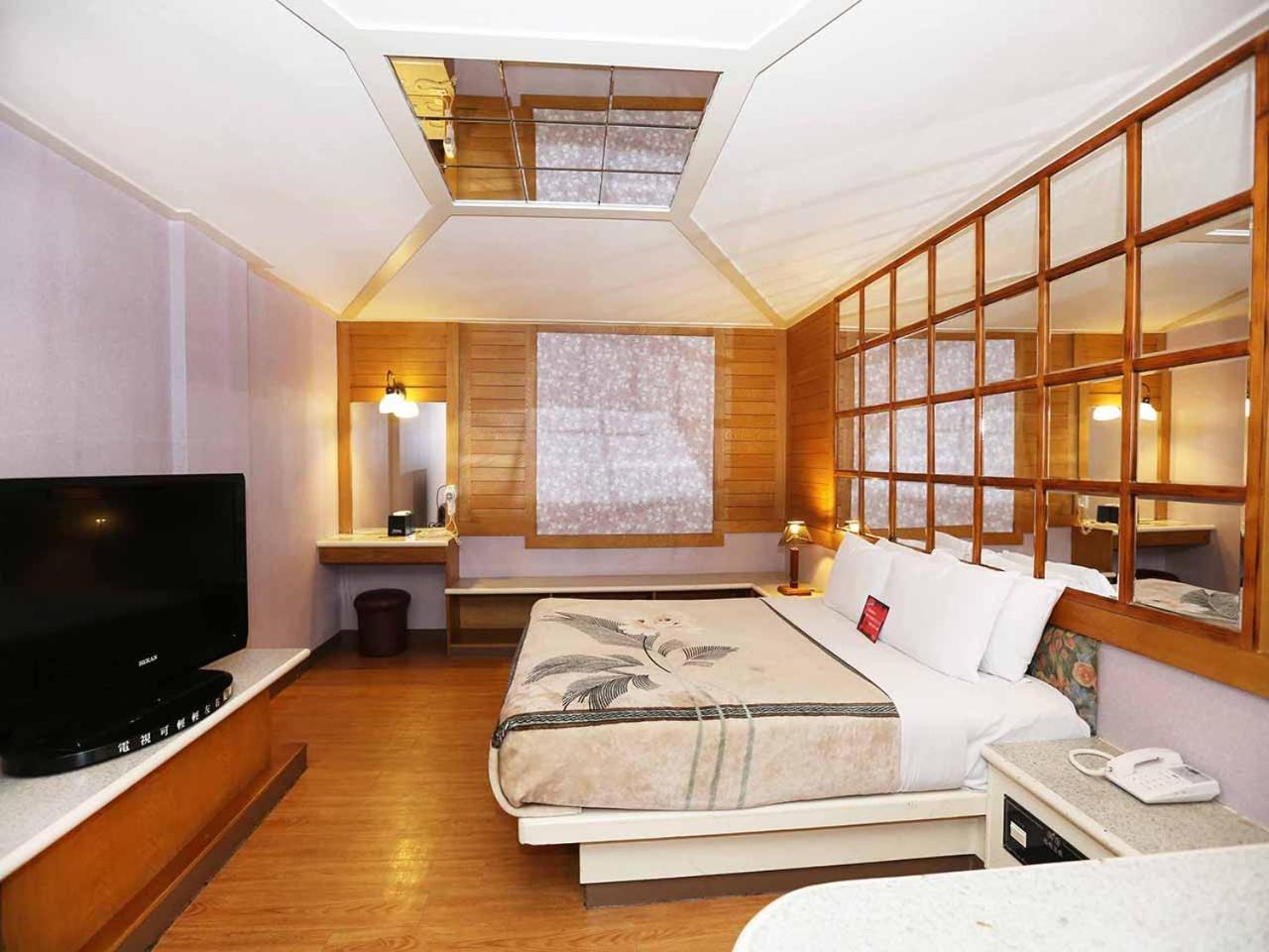 Midi Motel Tainan Branch view 3