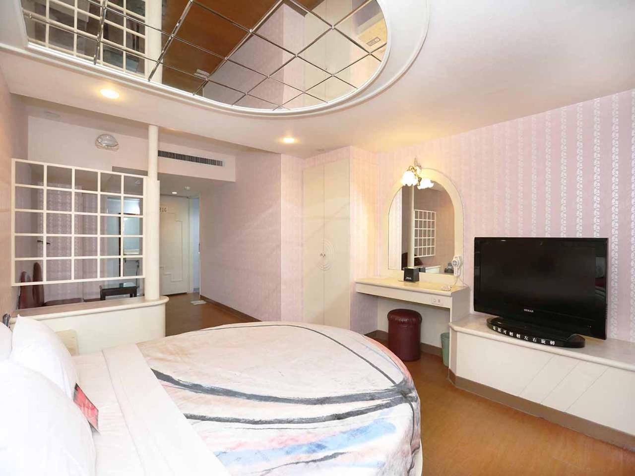 Midi Motel Tainan Branch view 5