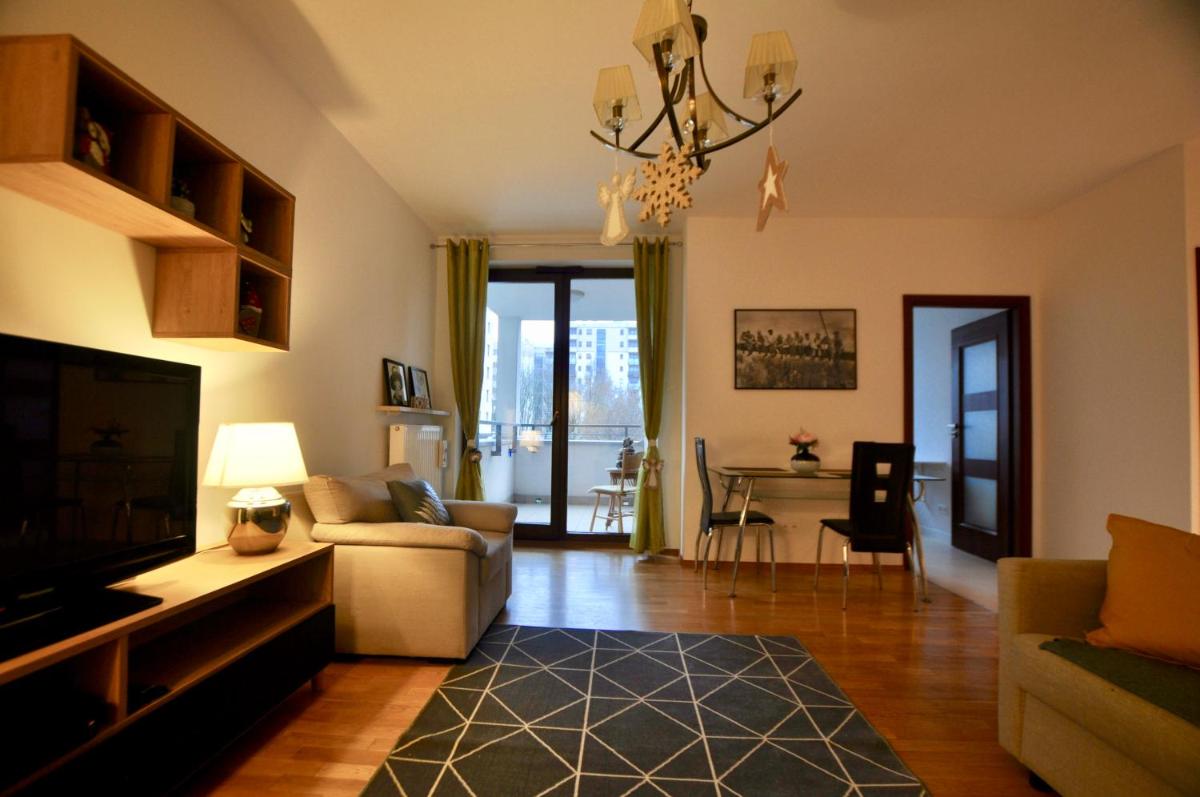 Młociny Metro Apartment view 4