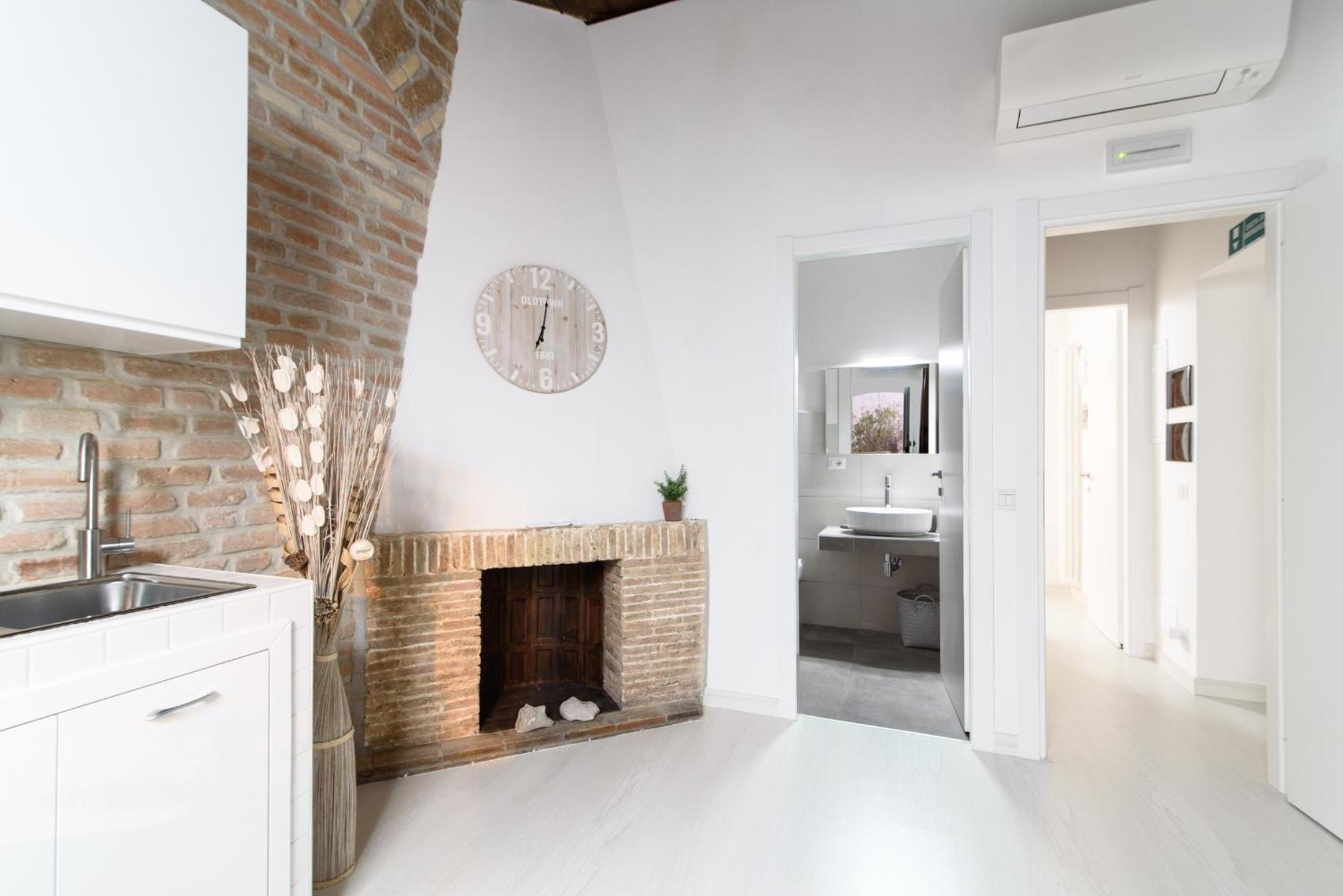 White Ostilia Apartments