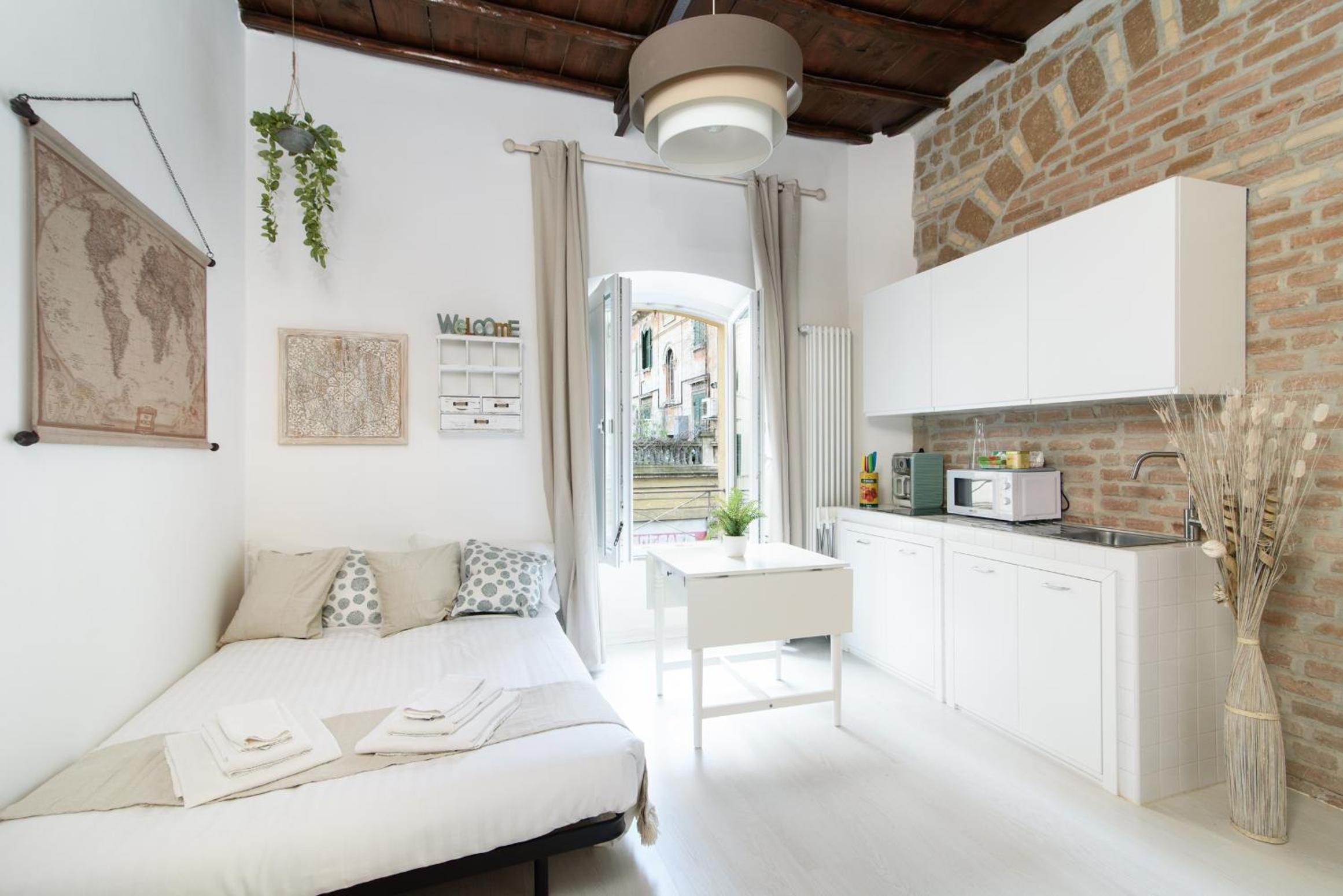 White Ostilia Apartments