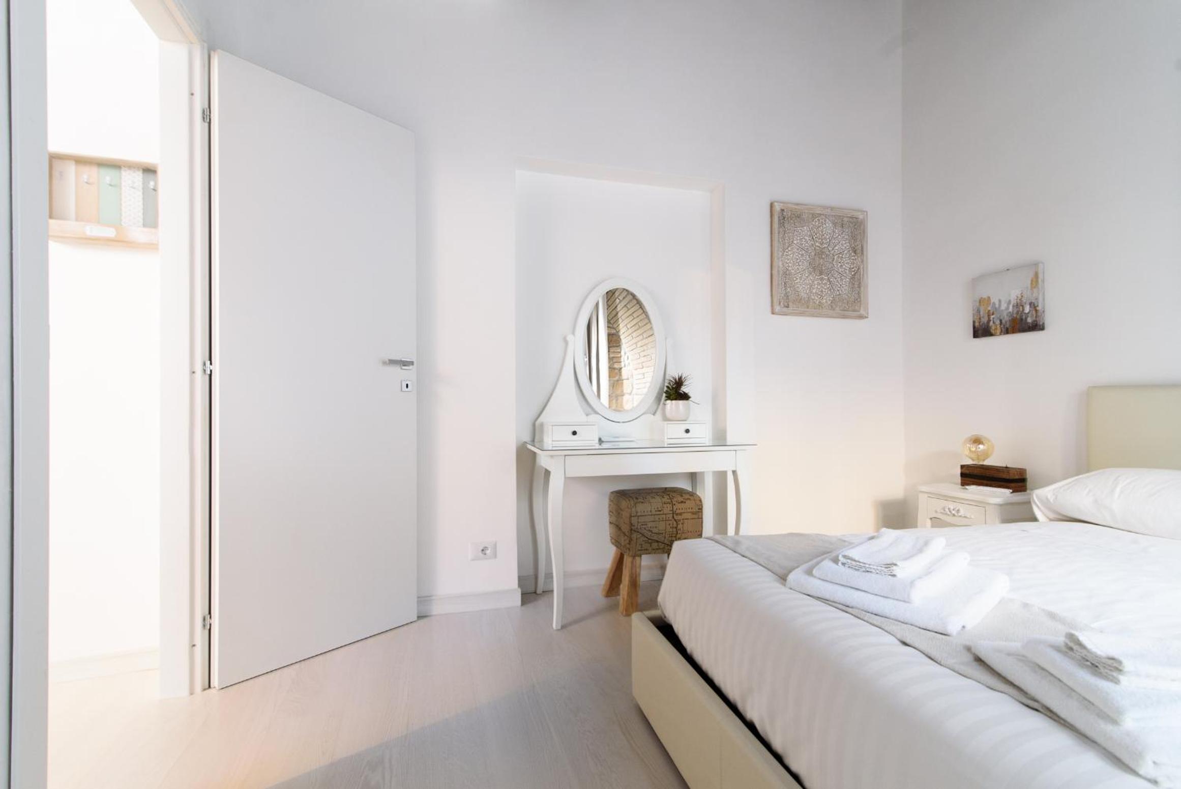 White Ostilia Apartments