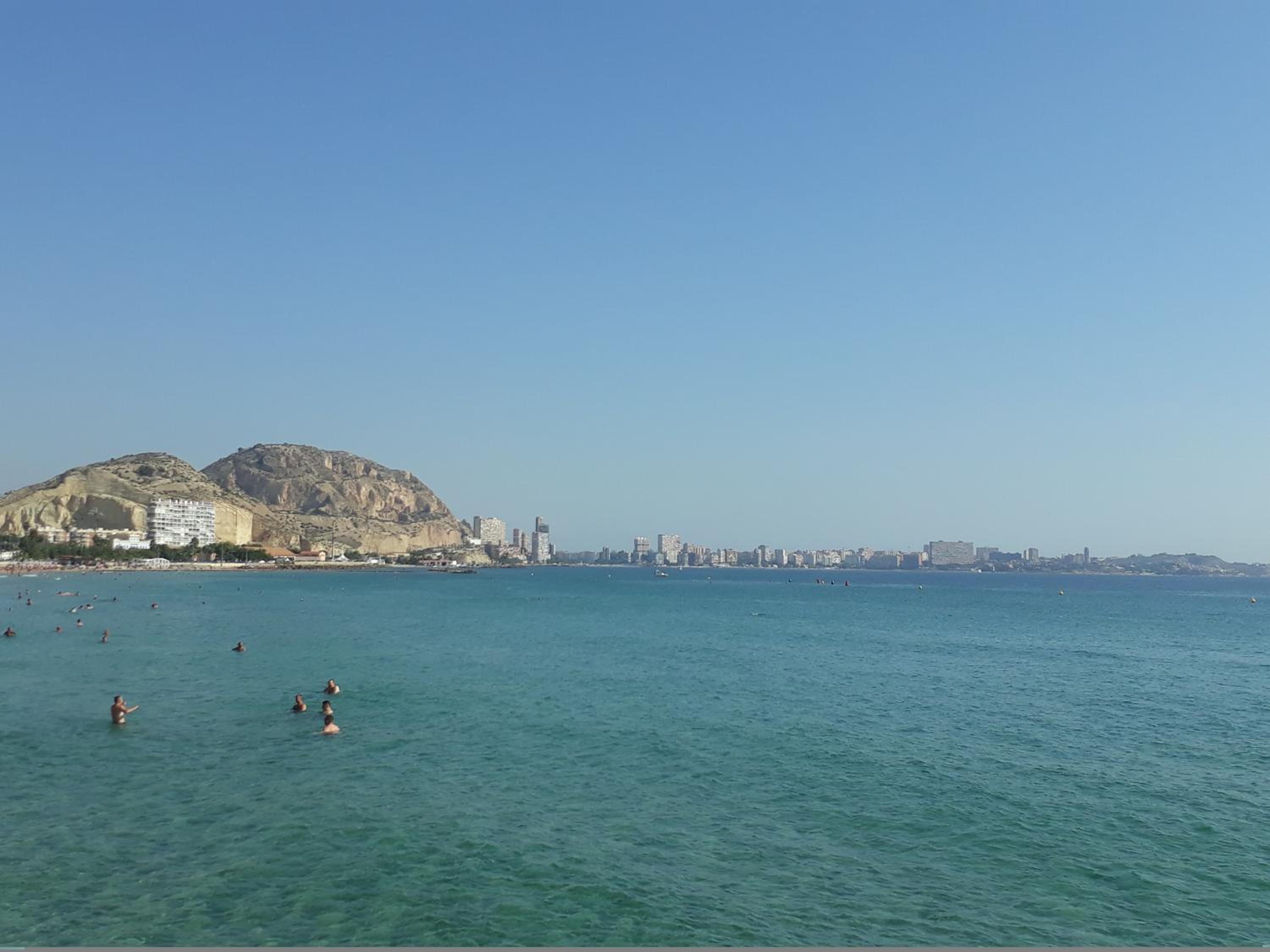 Alicante central and beach side apartment view 4