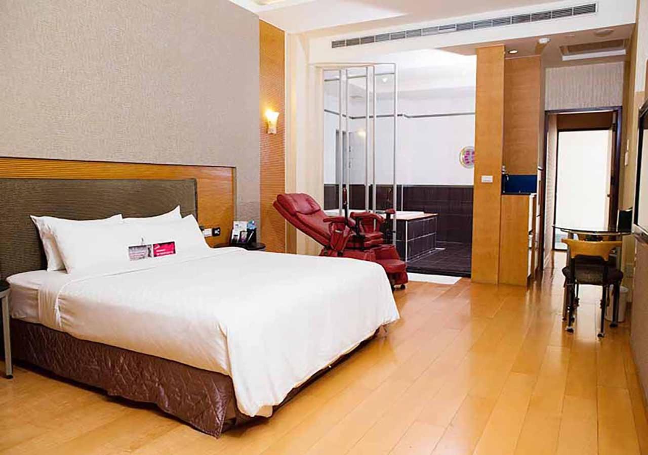 Royal Group Motel Chien Kuo Branch view 3