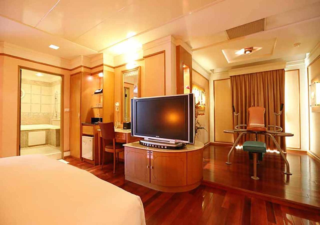 Royal Group Motel Tainan Branch view 3