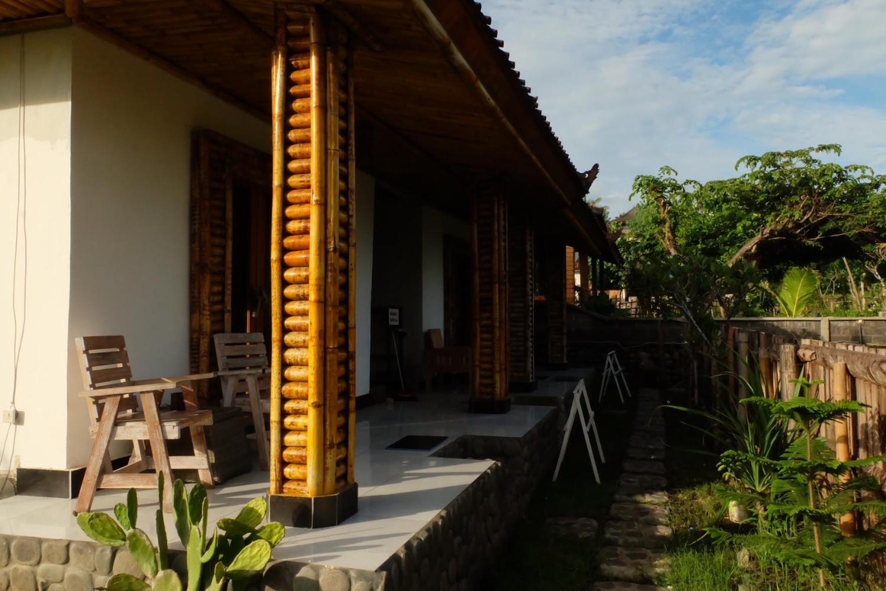 THE NYAMO surfschool & stay view 3