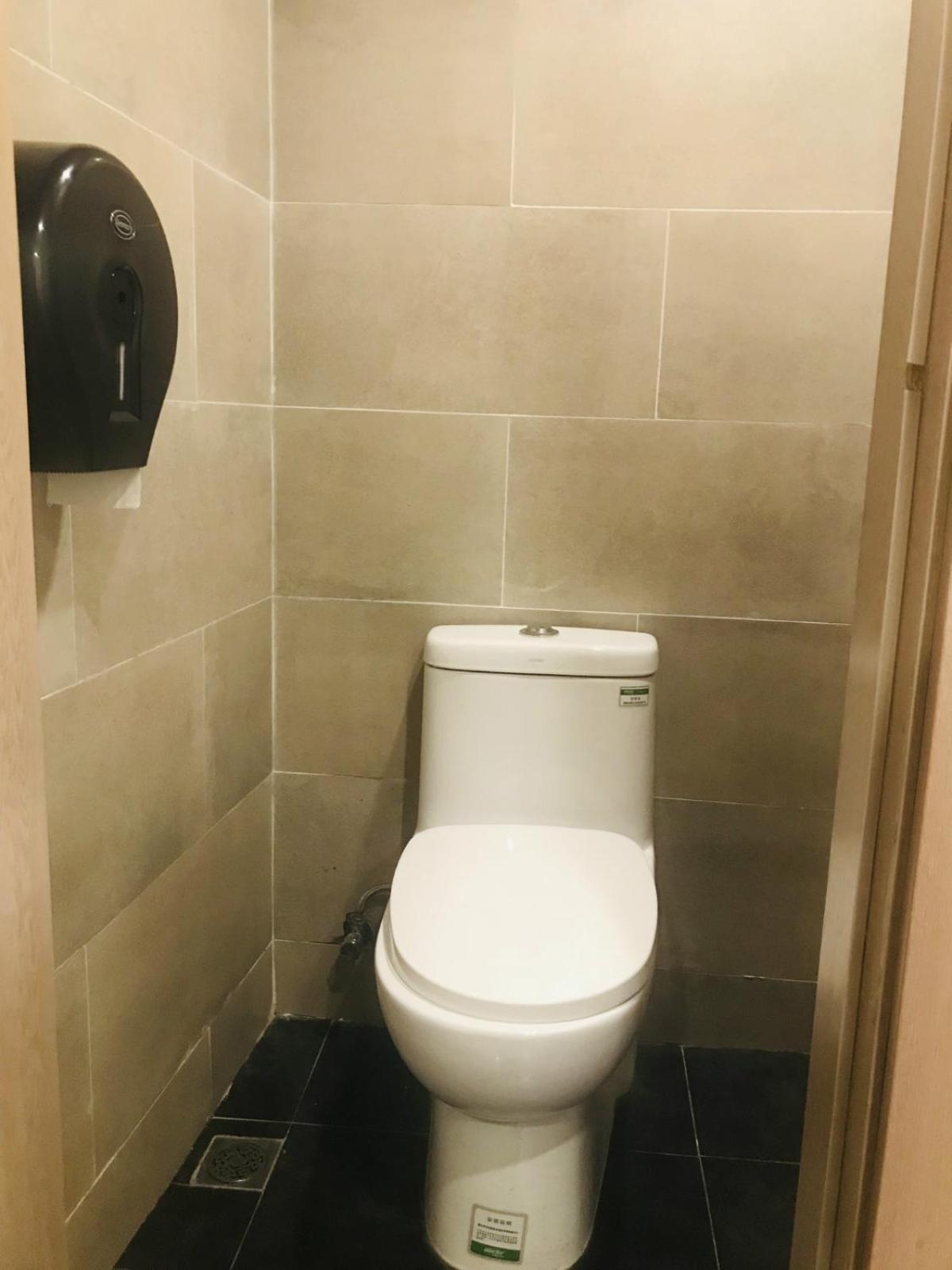 Hidden Garden Youth Hostel -Oriental Pearl &Lujiazui -Garden Social Area -Bar -Café -Free Laundry Luggage Storage -24H Front Desk -English Service