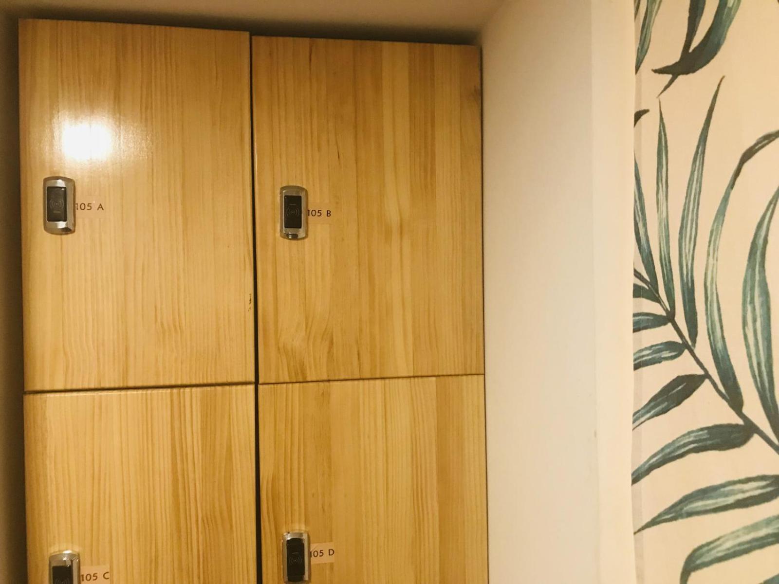 Hidden Garden Youth Hostel -Oriental Pearl &Lujiazui -Garden Social Area -Bar -Café -Free Laundry Luggage Storage -24H Front Desk -English Service