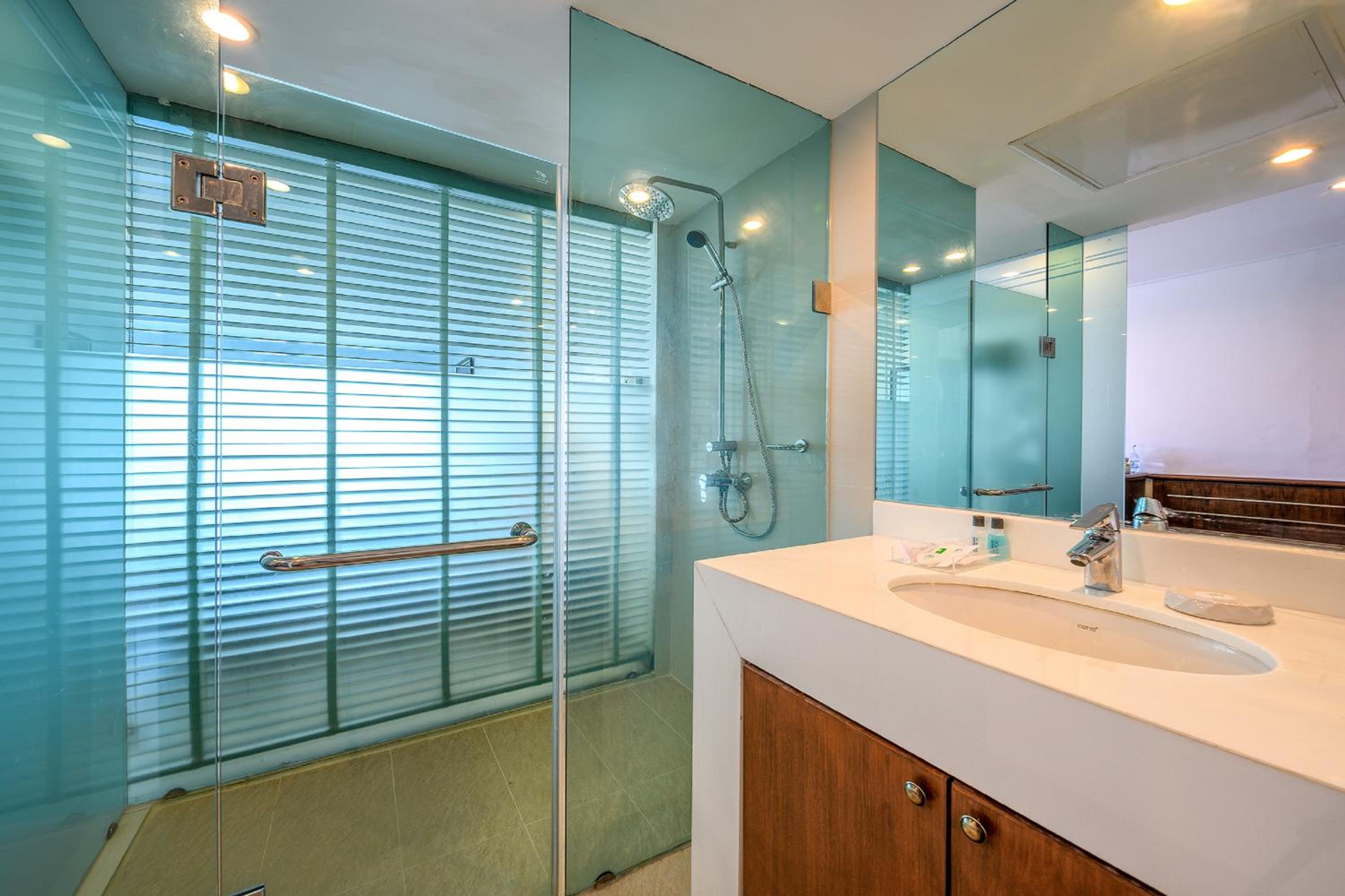 Andaman Beach Suites Hotel, Patong Phuket — photo 101