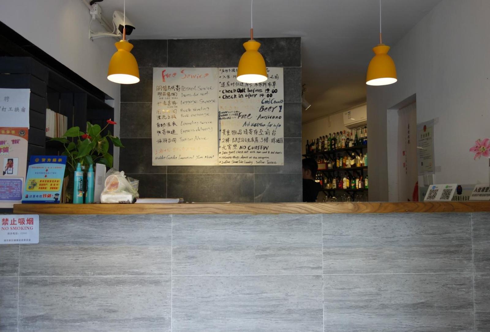 Hidden Garden Youth Hostel -Oriental Pearl &Lujiazui -Garden Social Area -Bar -Café -Free Laundry Luggage Storage -24H Front Desk -English Service