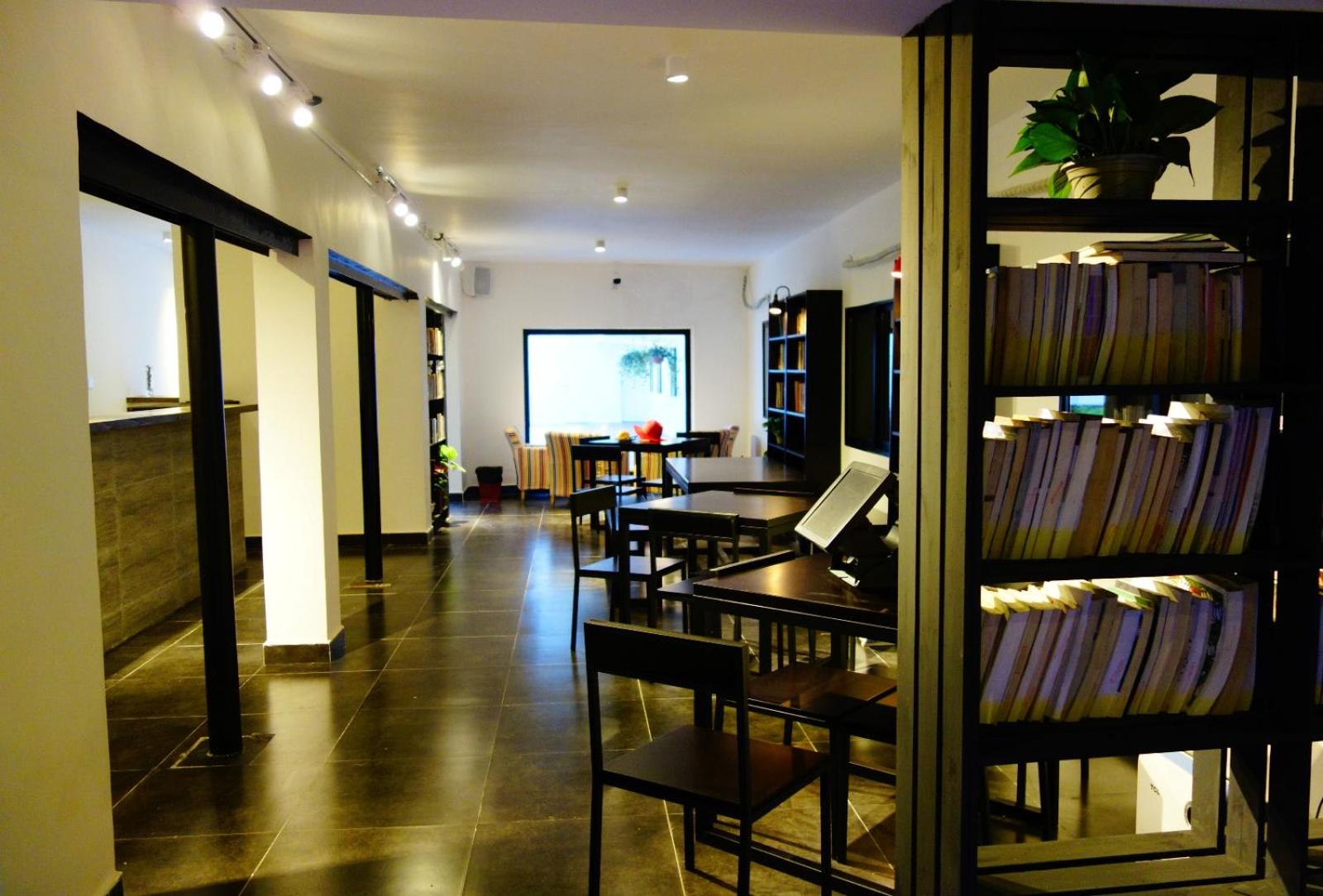 Hidden Garden Youth Hostel -Oriental Pearl &Lujiazui -Garden Social Area -Bar -Café -Free Laundry Luggage Storage -24H Front Desk -English Service