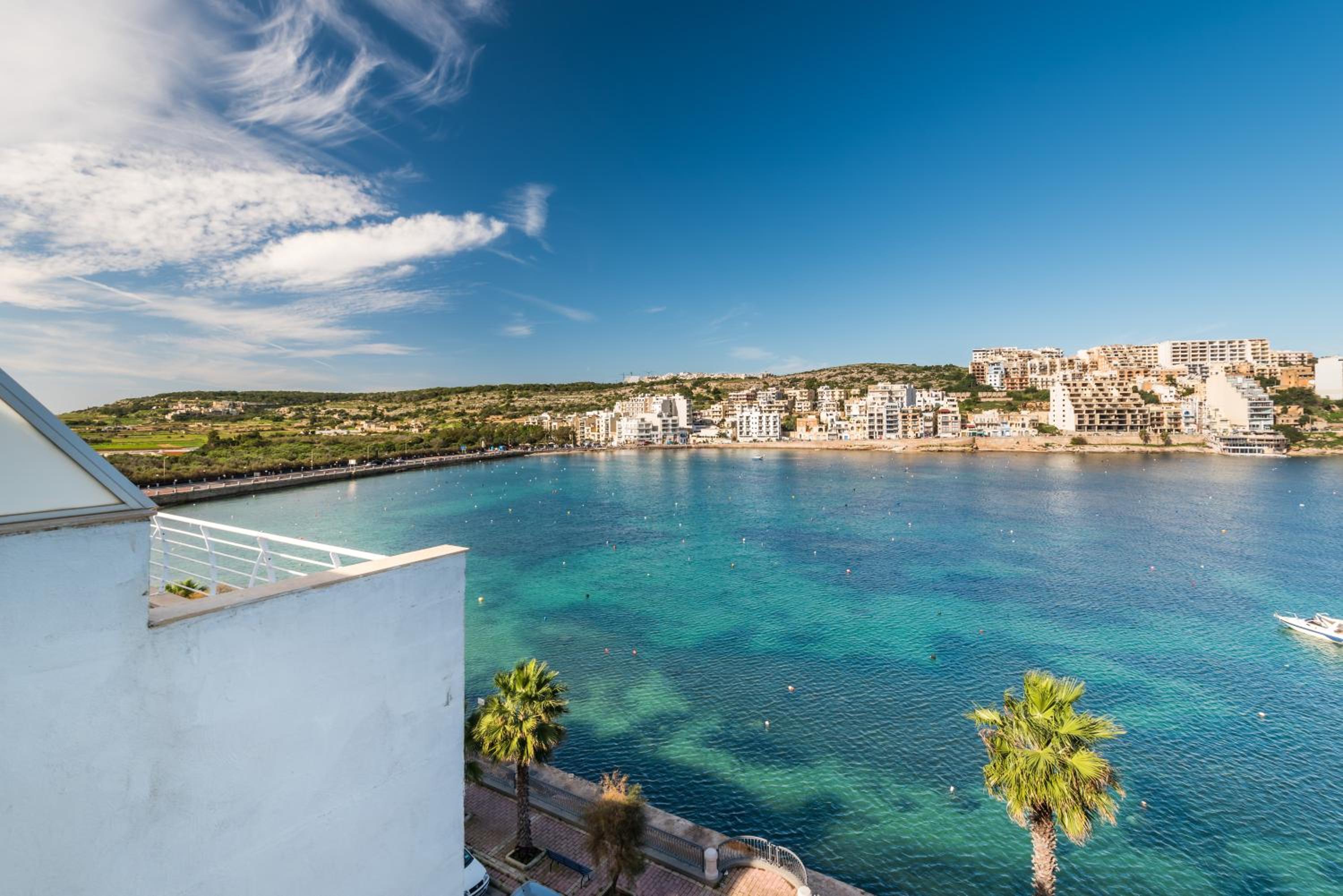 Blue Harbour Seafront with large terrace with panoramic sea views - by Getawaysmalta — photo 3