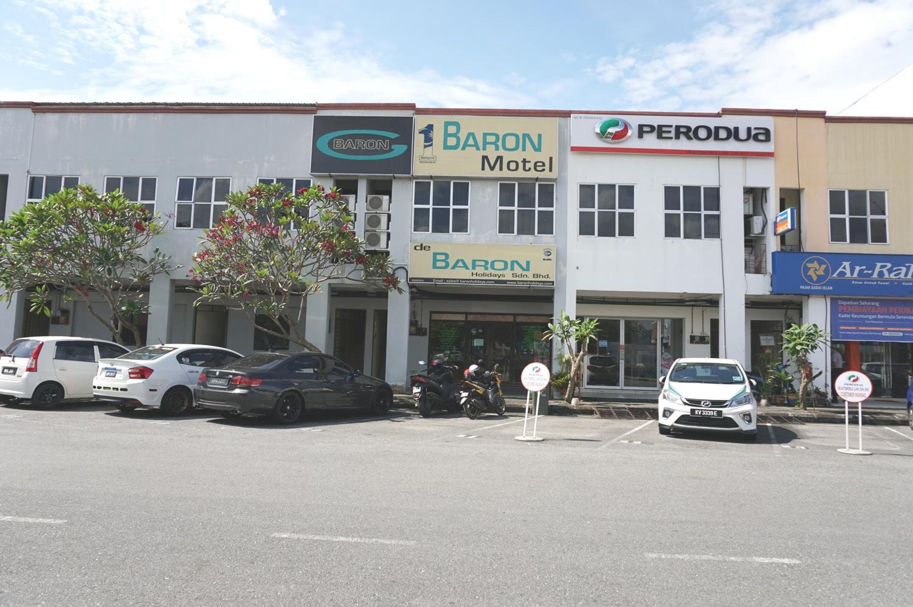 1 Baron Motel