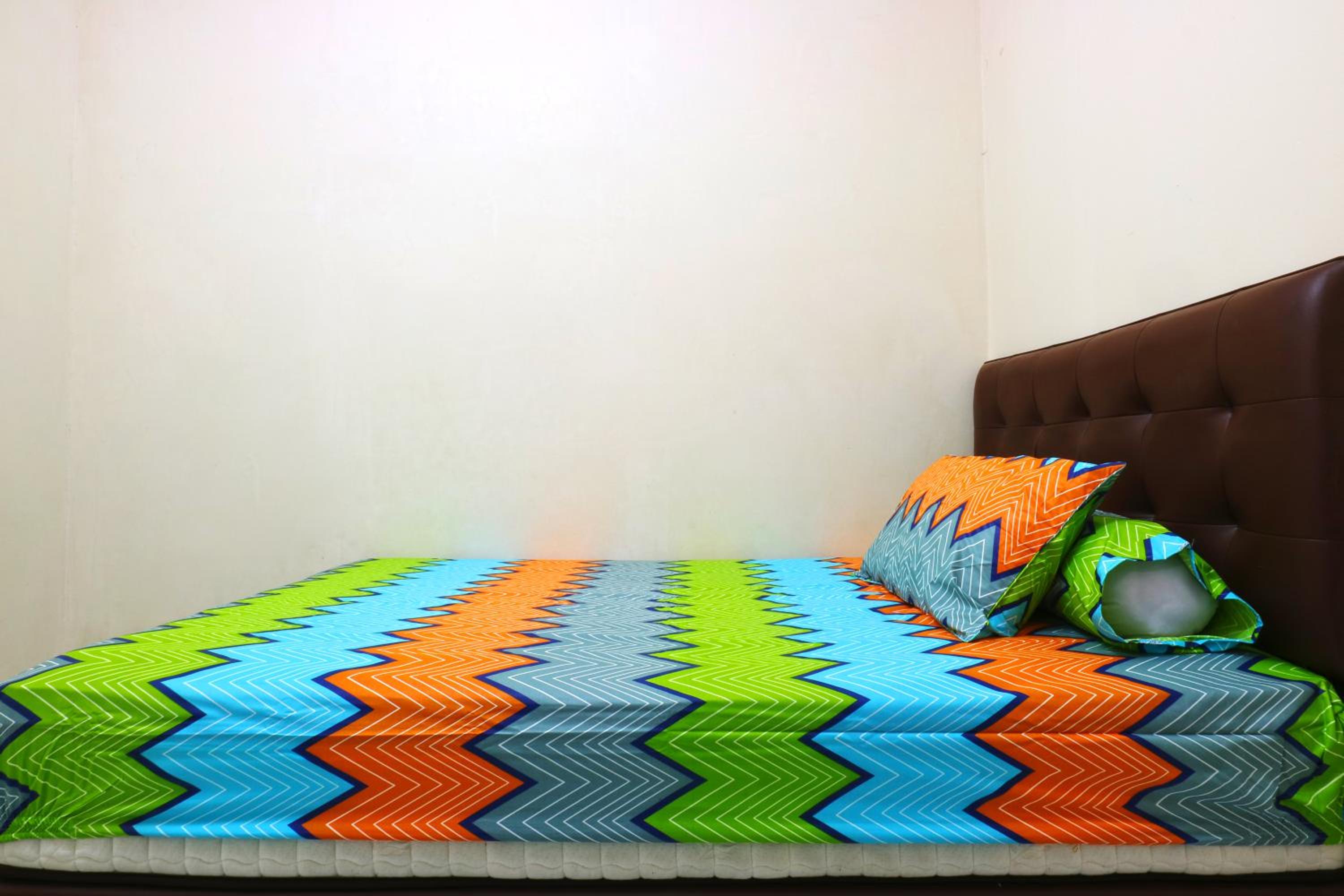 Premium Senen Guesthouse - Female Only