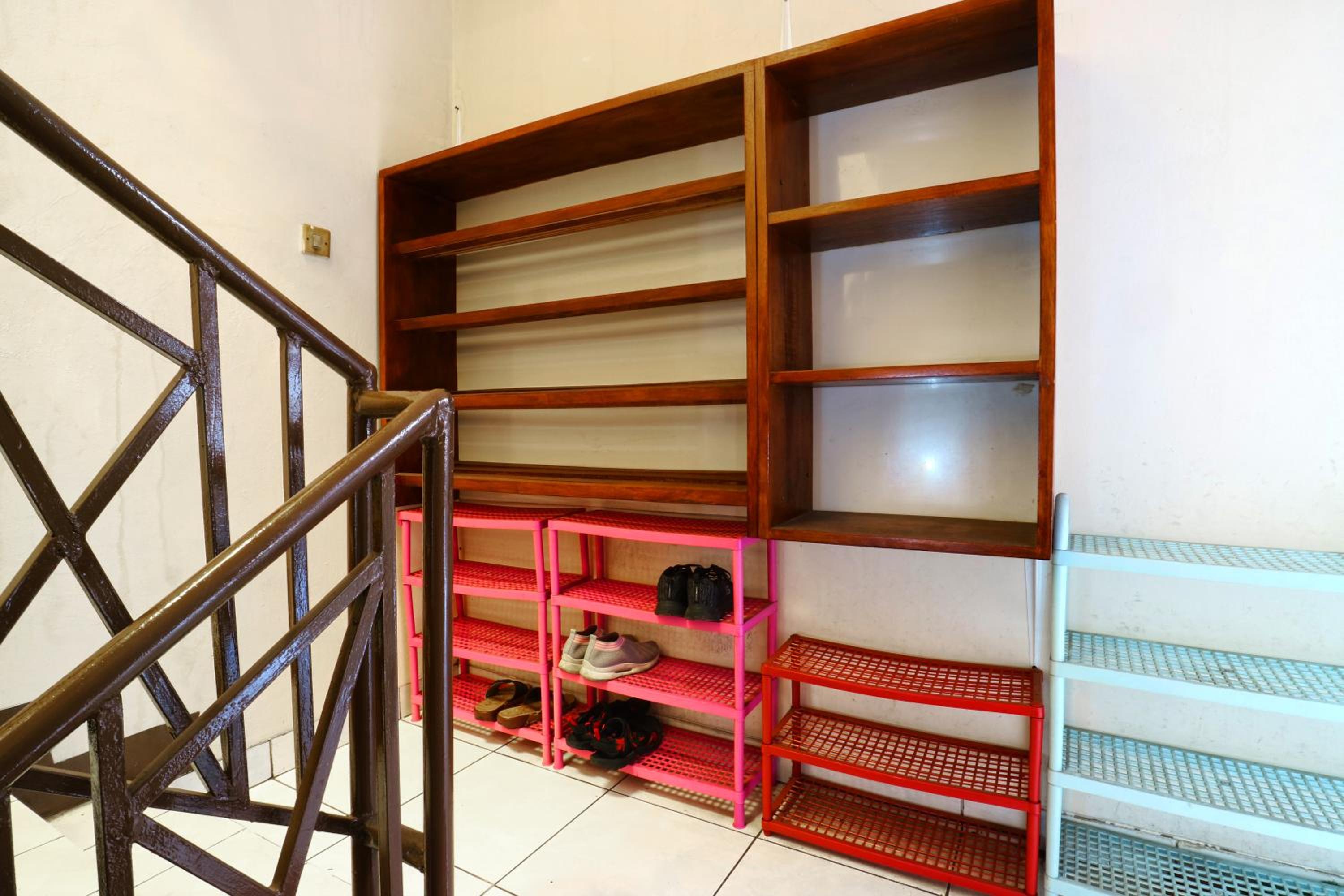 Premium Senen Guesthouse - Female Only