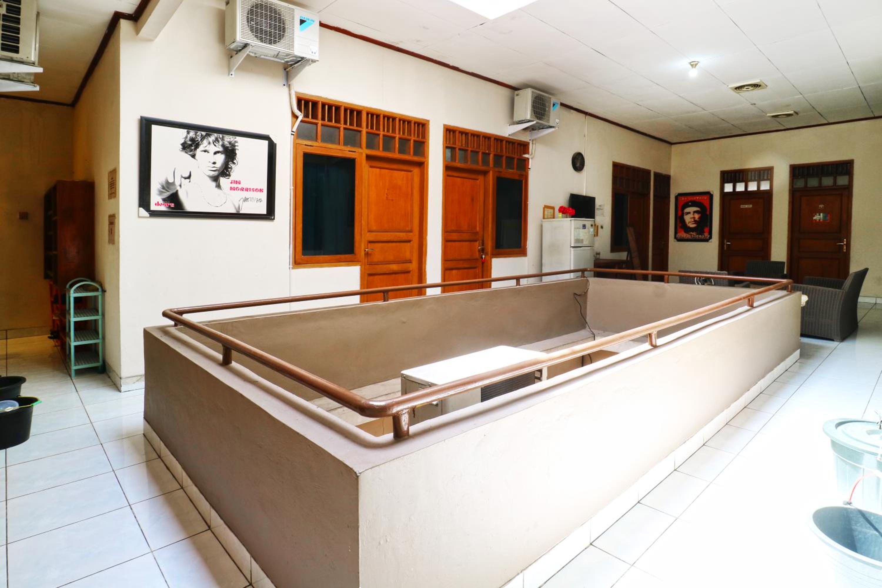 Premium Senen Guesthouse - Female Only