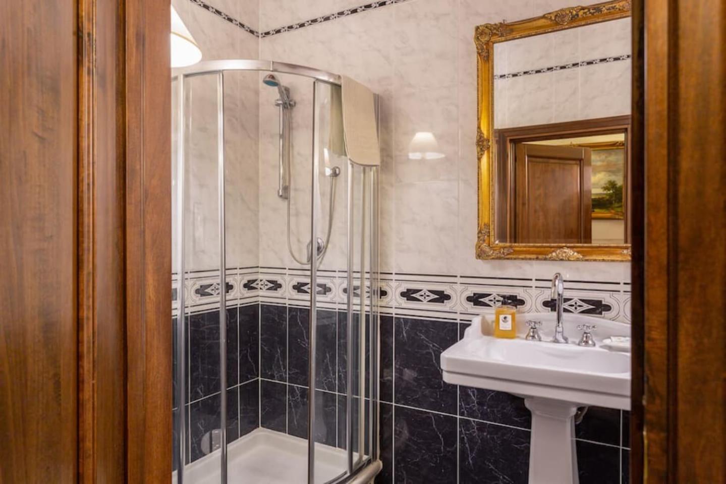 Villa Eugenia Tuscany with private Pool, Sauna & Gym
