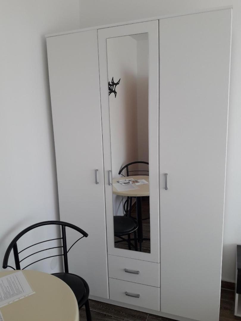 Hedonist view 3