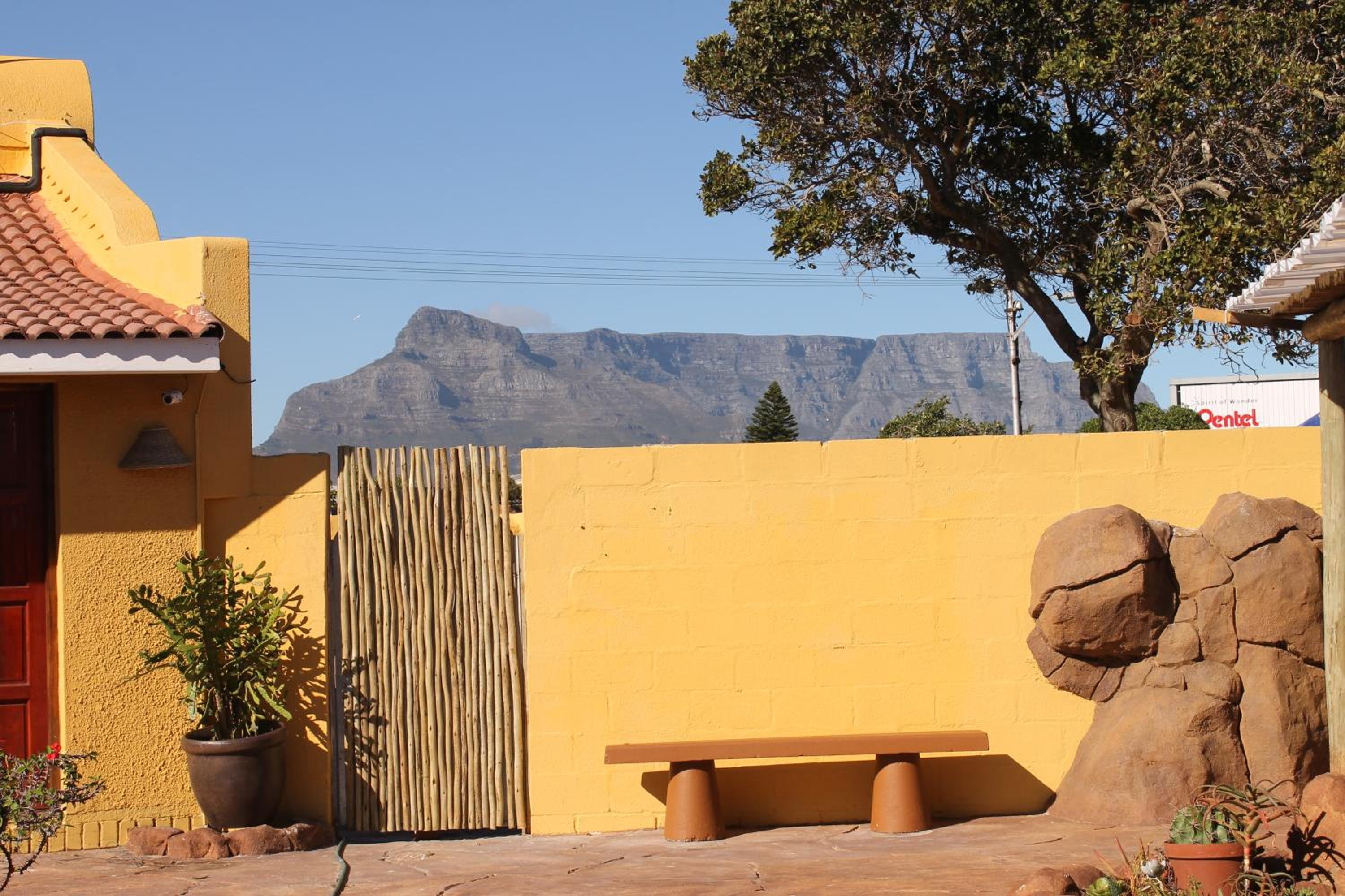 Flintstones Guest House Cape Town