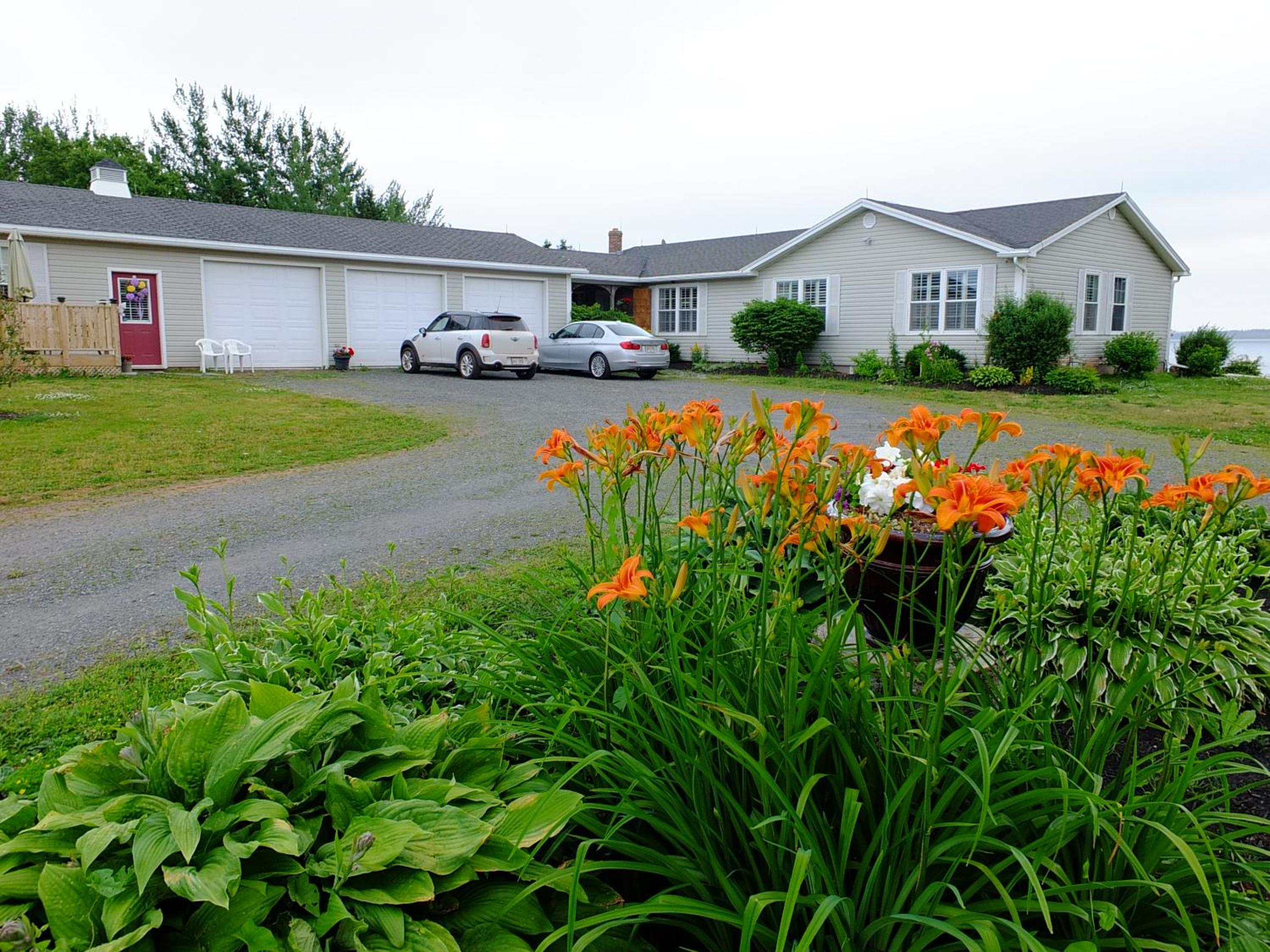 Bluewaters Retreat Bachelor Unit